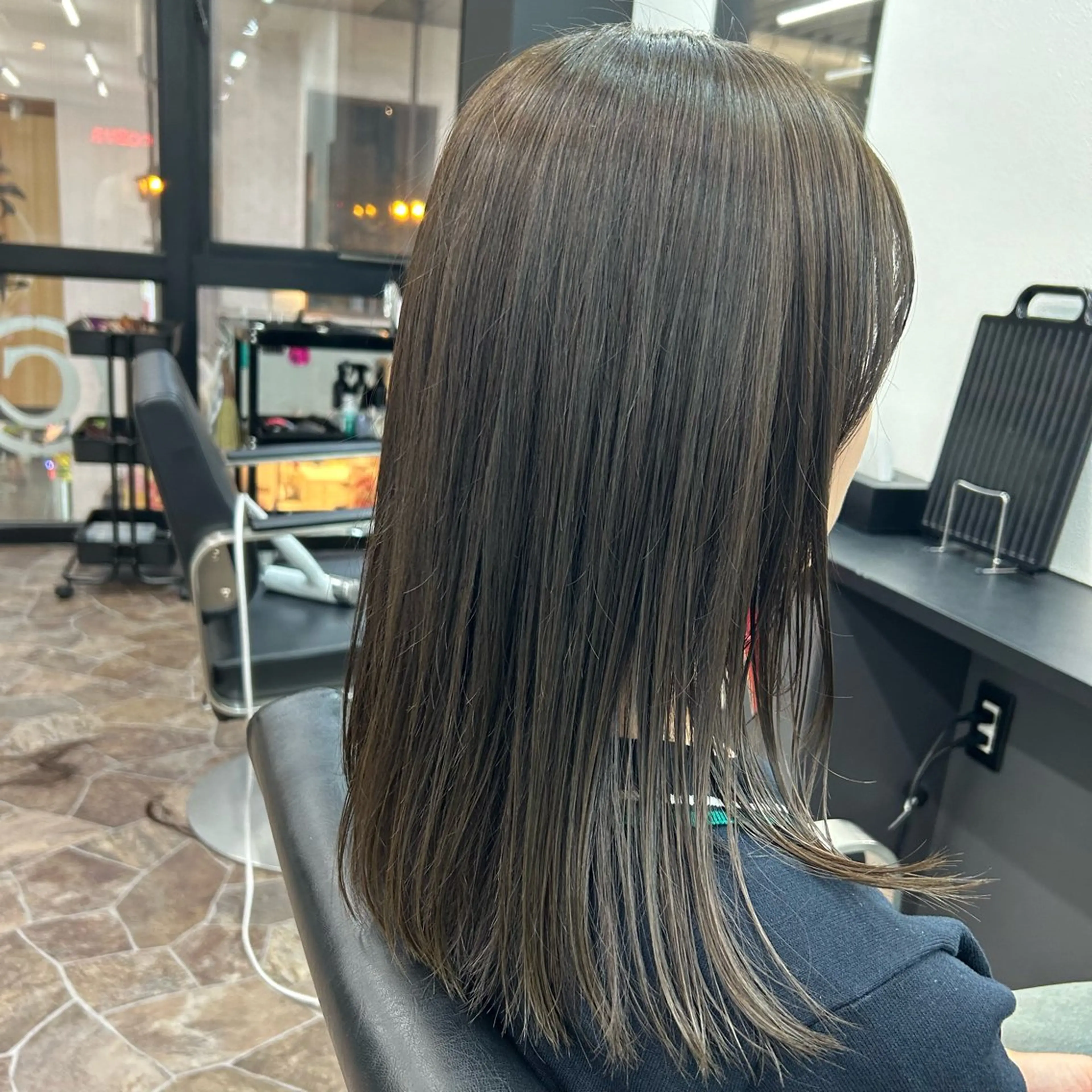 セミロング カラー オリーブカラー COEUR🧡 山下　優花のヘアスタイル