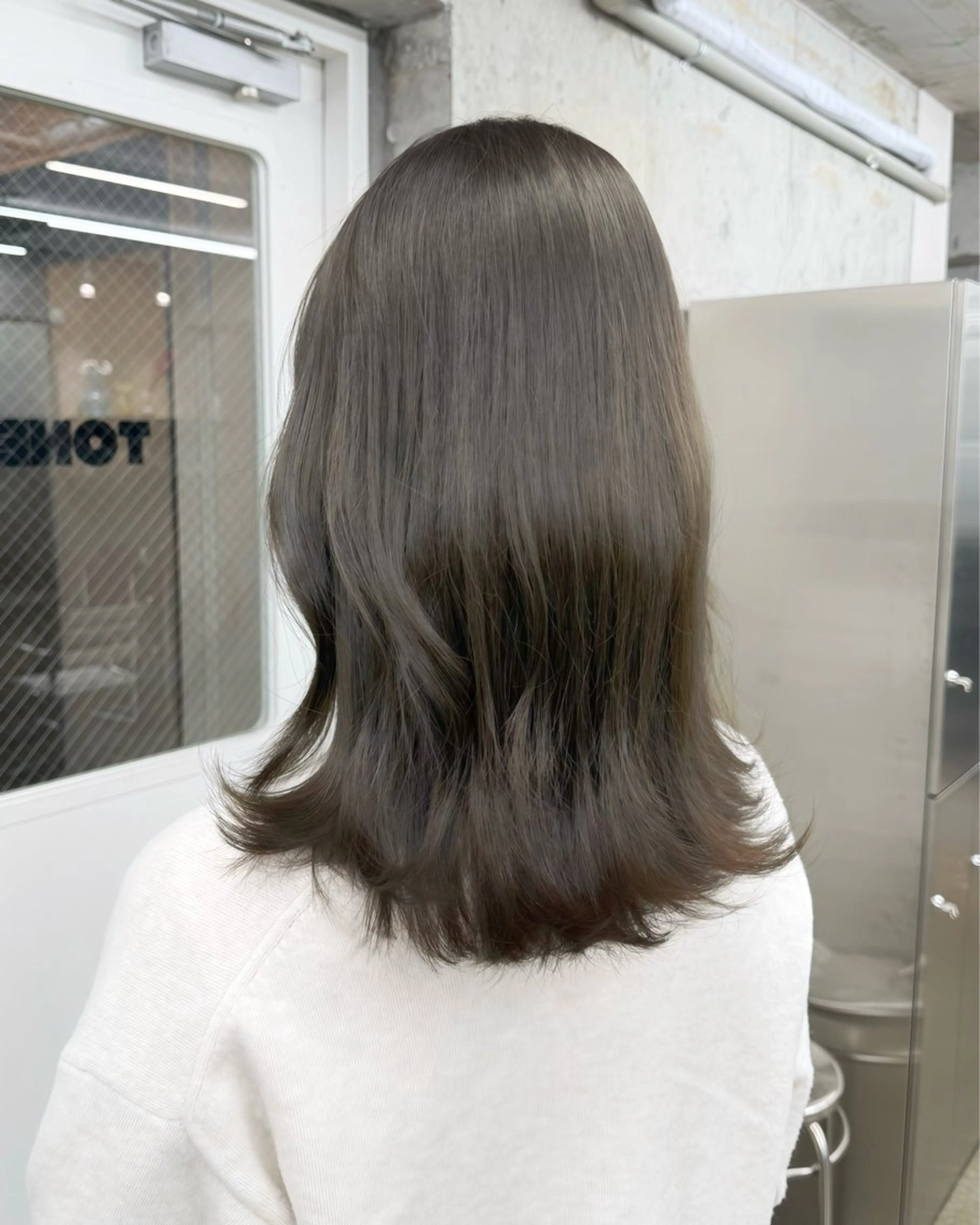 ミディアム カラー グレージュ オリーブグレージュ オリーブグレー カット ヘアカラー トリートメント たいき/グレージュ/ 透明感/ブリーチなしのヘアスタイル