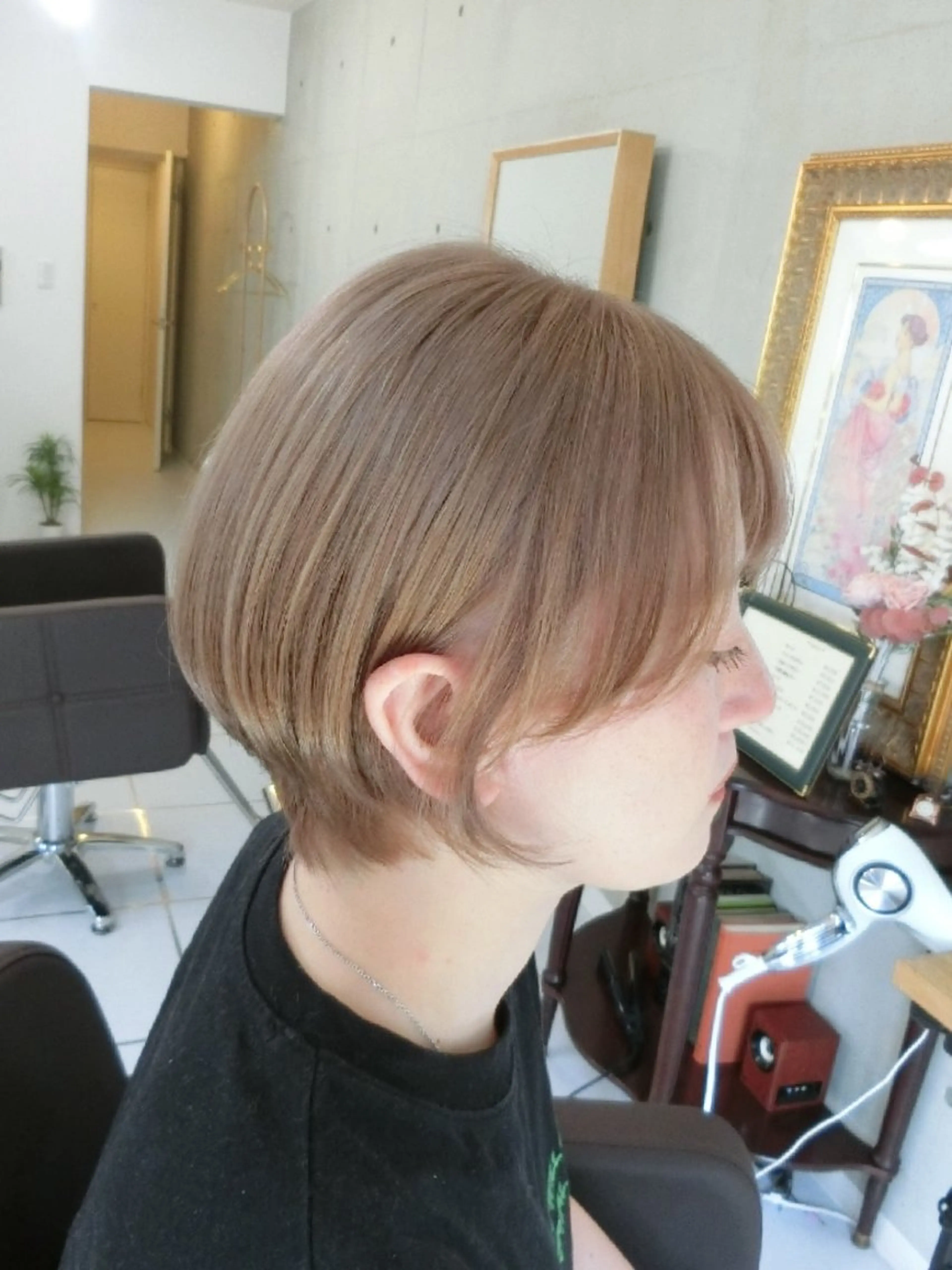 ショート カラー ベージュカラー ヘアカラー ma cherie 　naoのヘアスタイル
