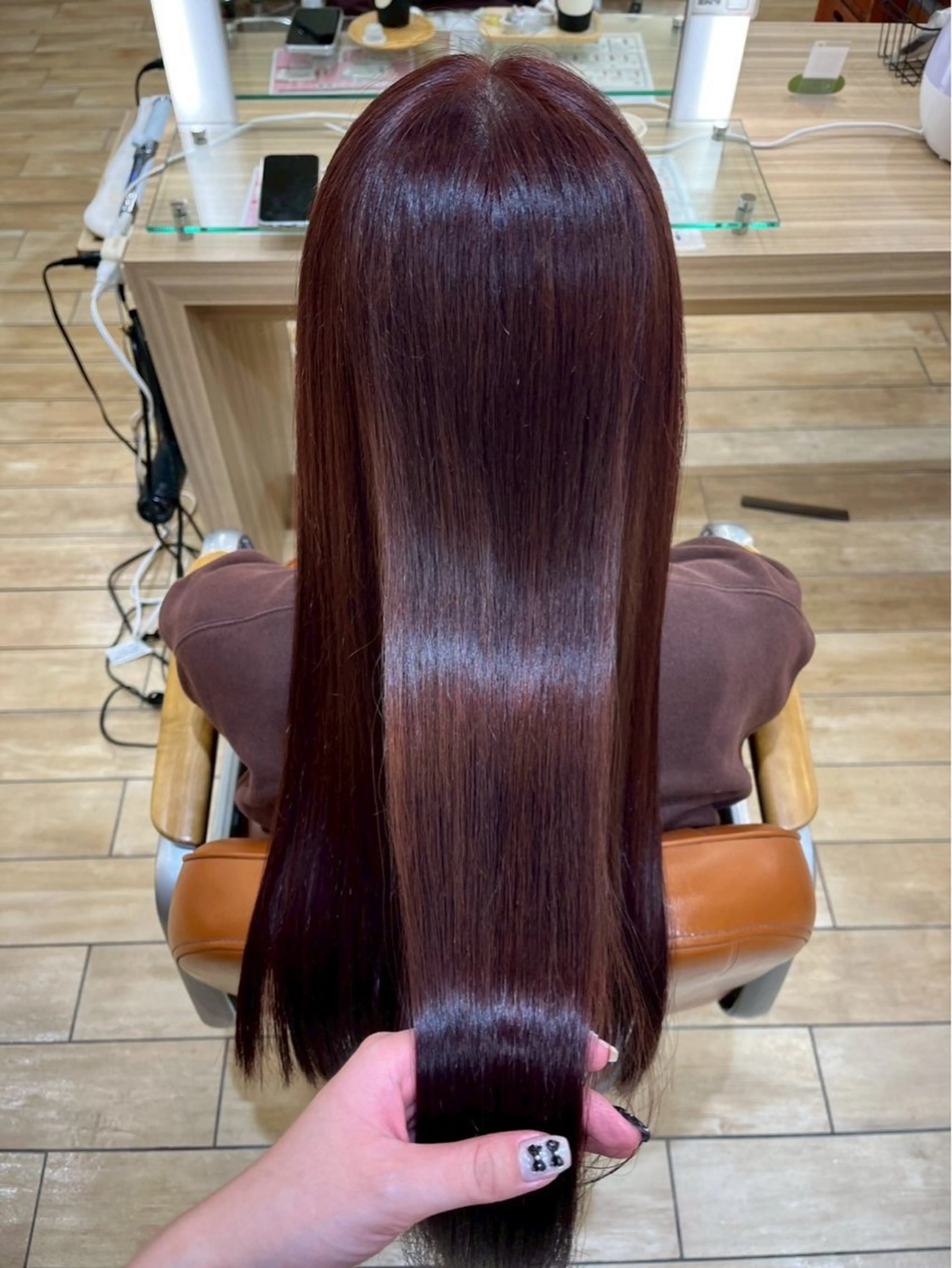 ロング カラー レッドカラー ヘアカラー 平久保 唯那のヘアスタイル