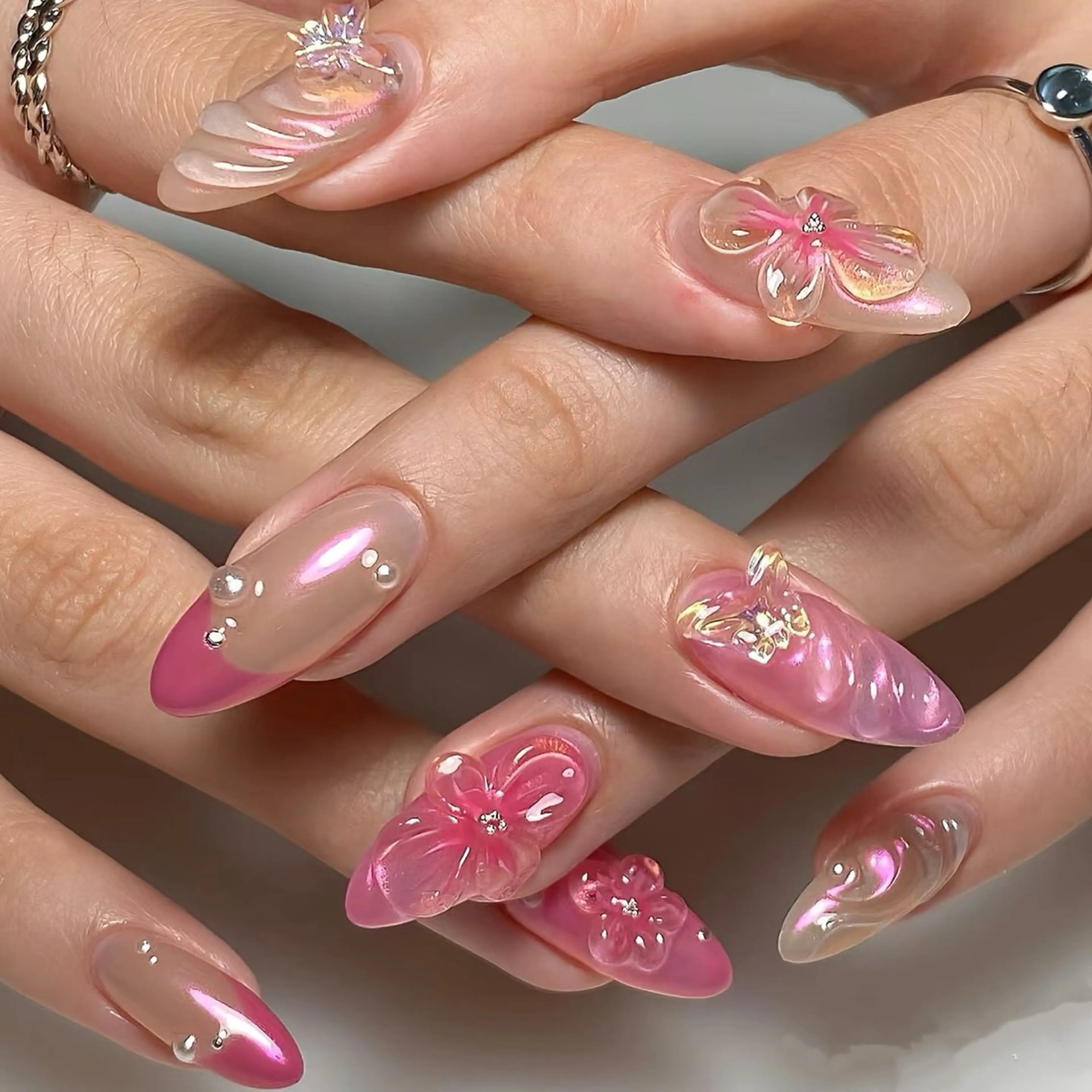 ネイル オーロラネイル クリアネイル 長さ出し フットネイル フレンチネイル ハンドネイル リボン、ガーリー パーツ放題専門店のネイルデザイン