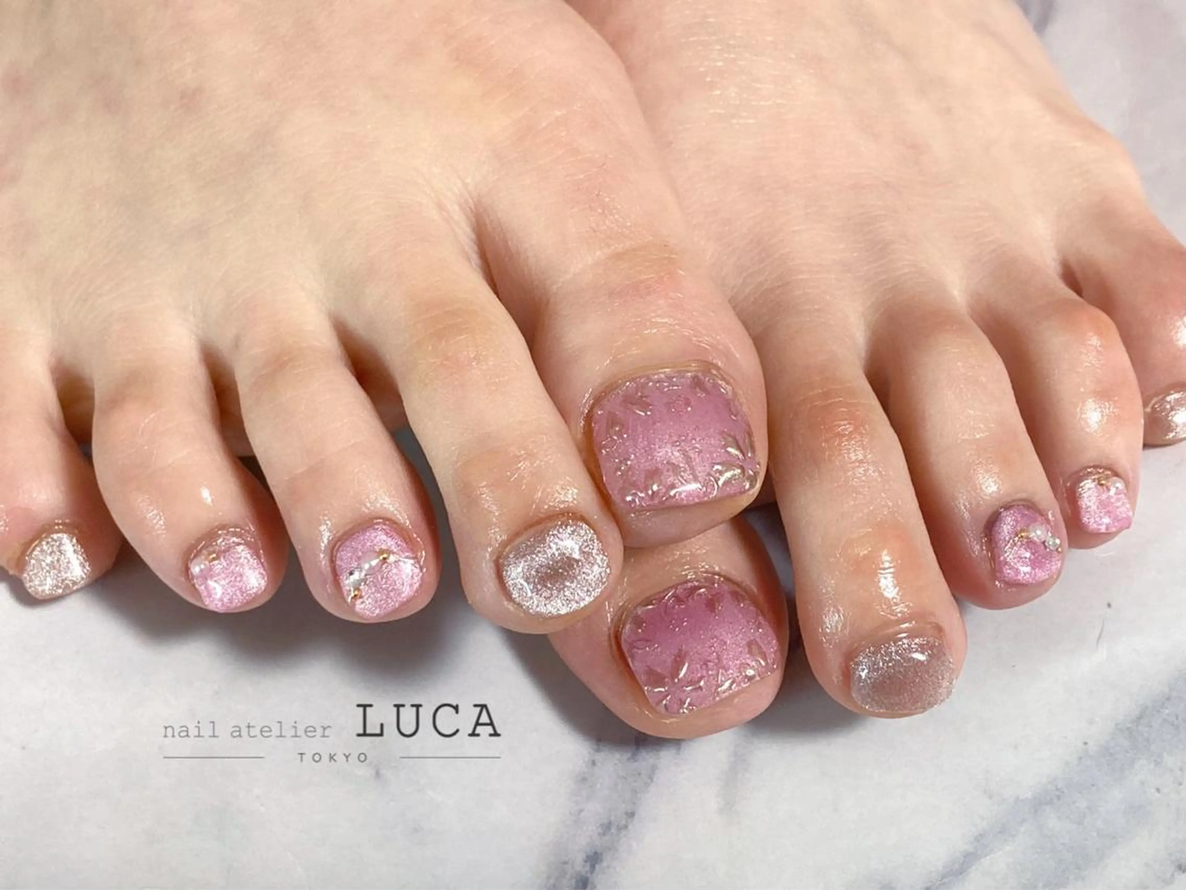 ネイル アートネイル オーロラネイル クリアネイル 長さ出し フットネイル フットネイル ネイルアトリエルカ スタッフのネイルデザイン