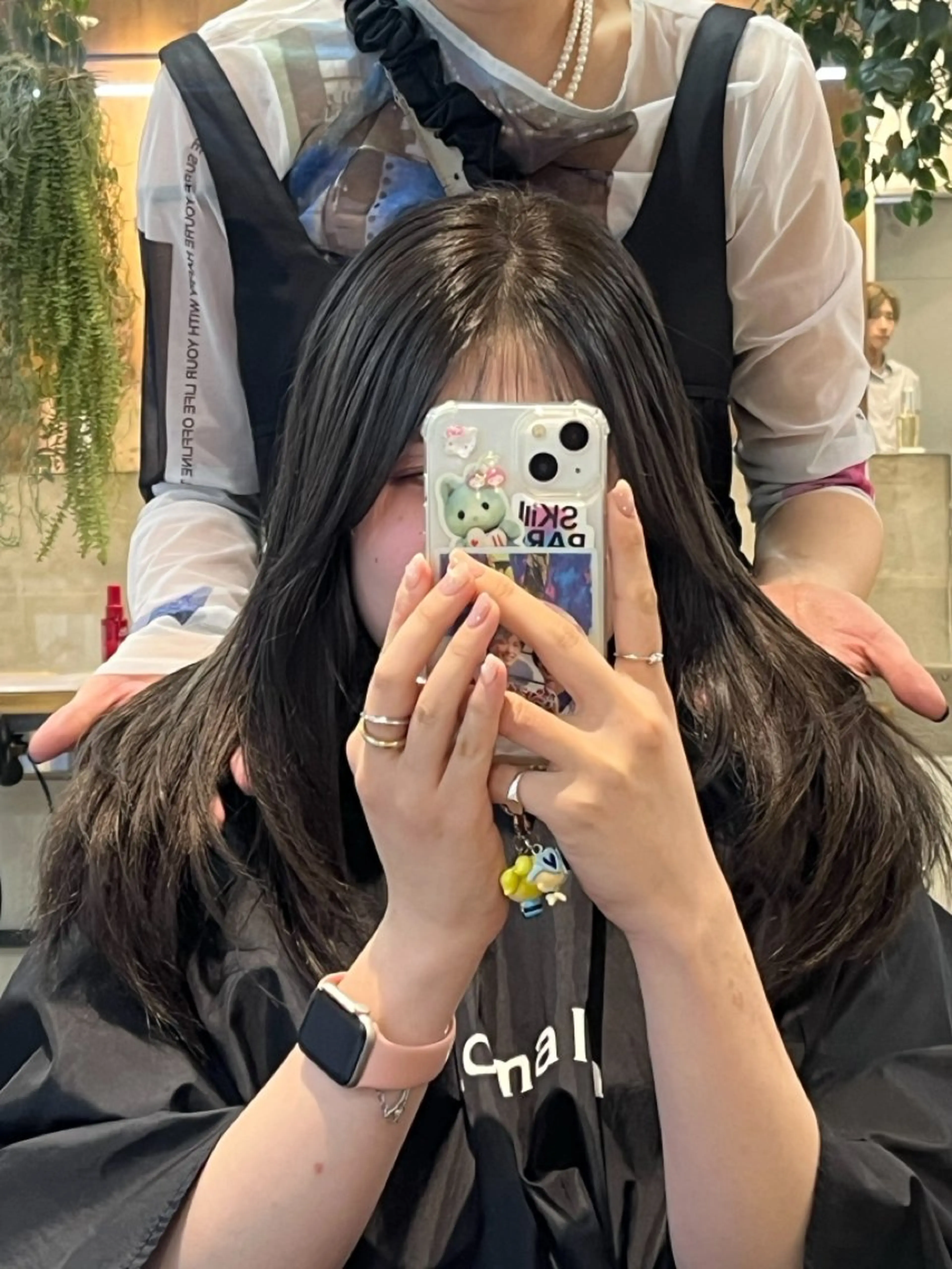 ロング カラー ミルクティー× グレージュMOMOのヘアスタイル