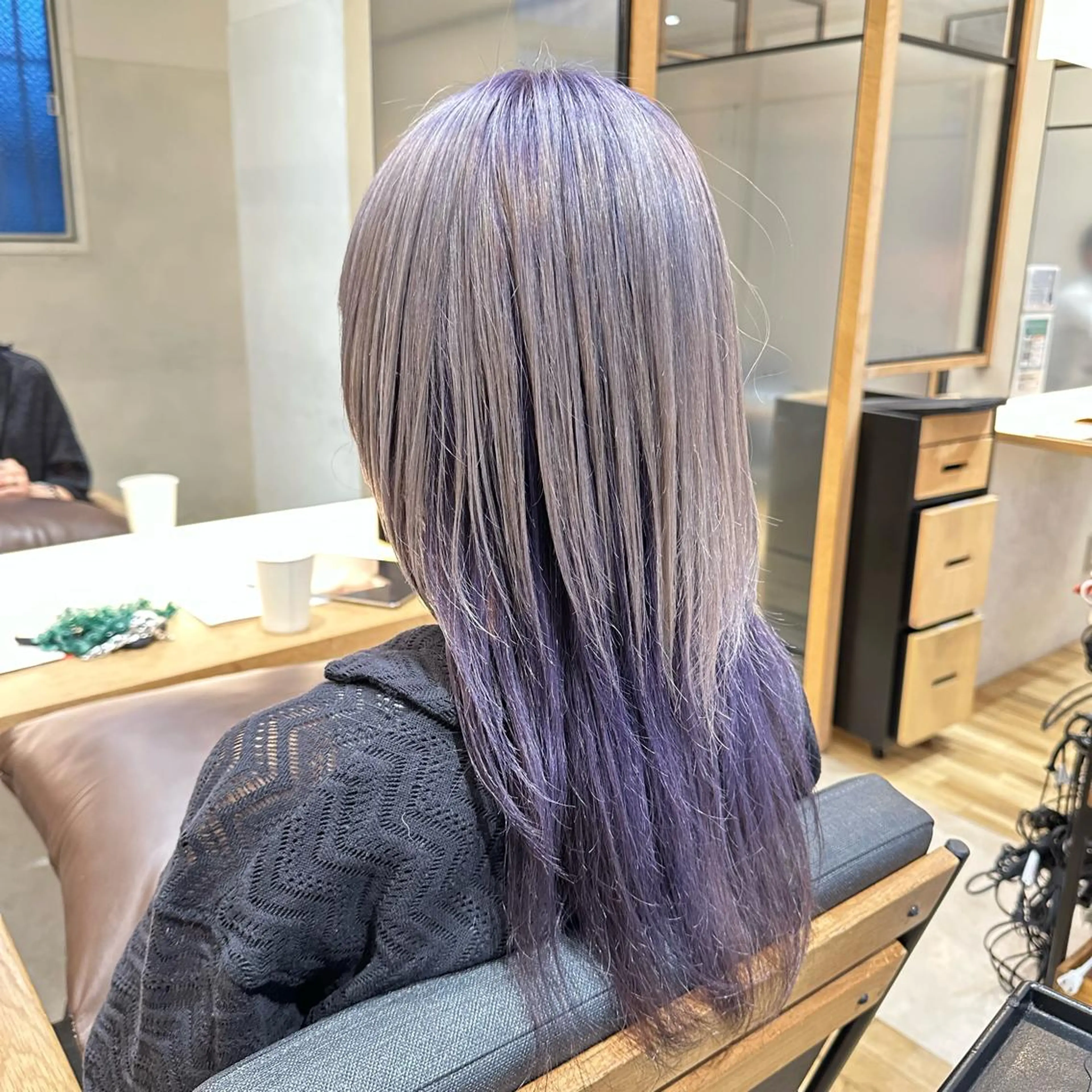 ロング カラー ブリーチ パープルカラー シルバー ヘアカラー トリートメント Nao 【EIGHT札幌】のヘアスタイル