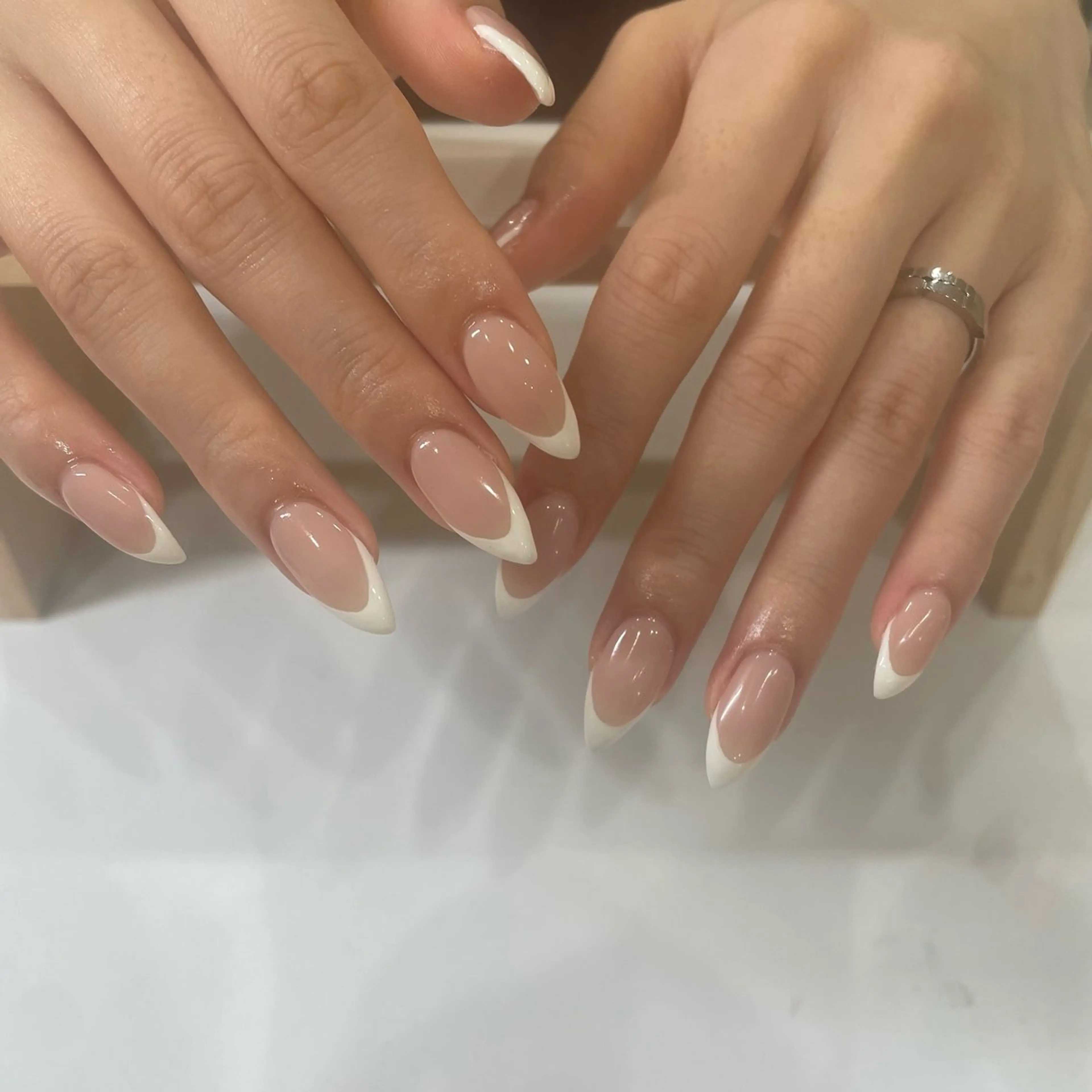 ネイル ハンドネイル 𝑟𝑖𝑠𝑎 🕯‎🤍のネイルデザイン