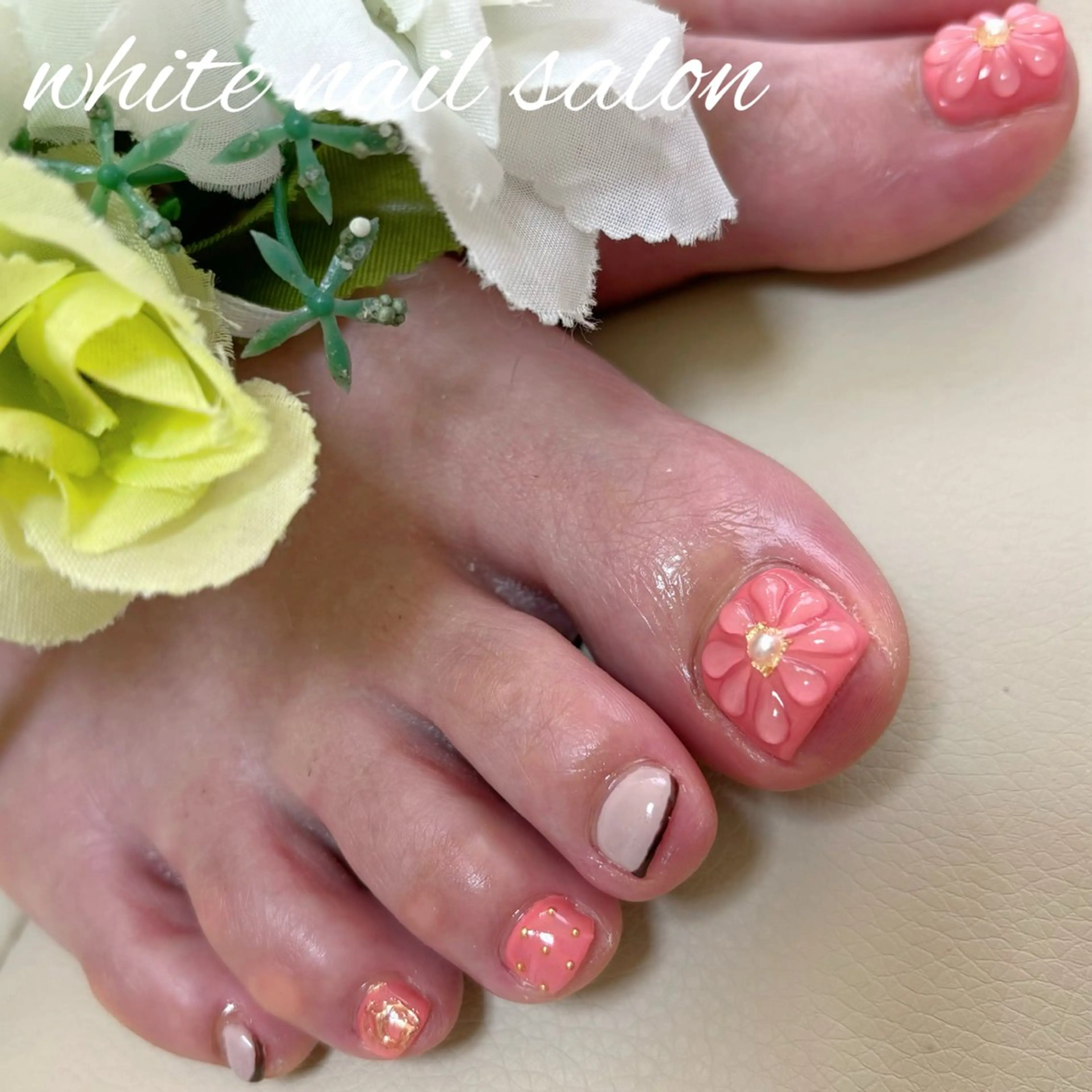 ネイル ホワイト フットネイル white nail salonのネイルデザイン