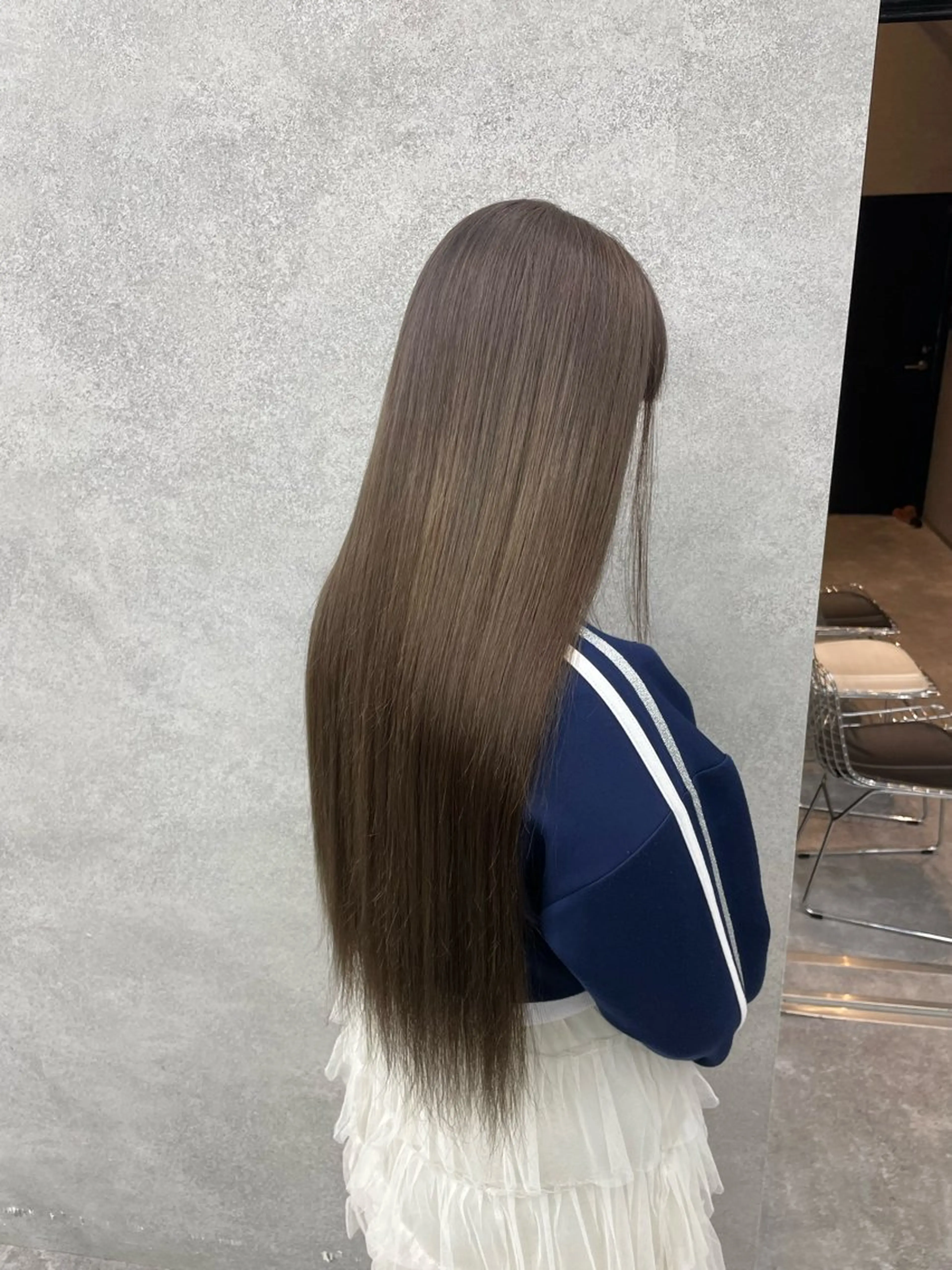 ロング カラー ヘアアレンジ ベージュカラー ブリーチ ハイトーンカラー ハイトーンベージュ ミルクティーベージュ 神戸三宮ダメージレス ブリーチ特化 麟太郎のヘアスタイル
