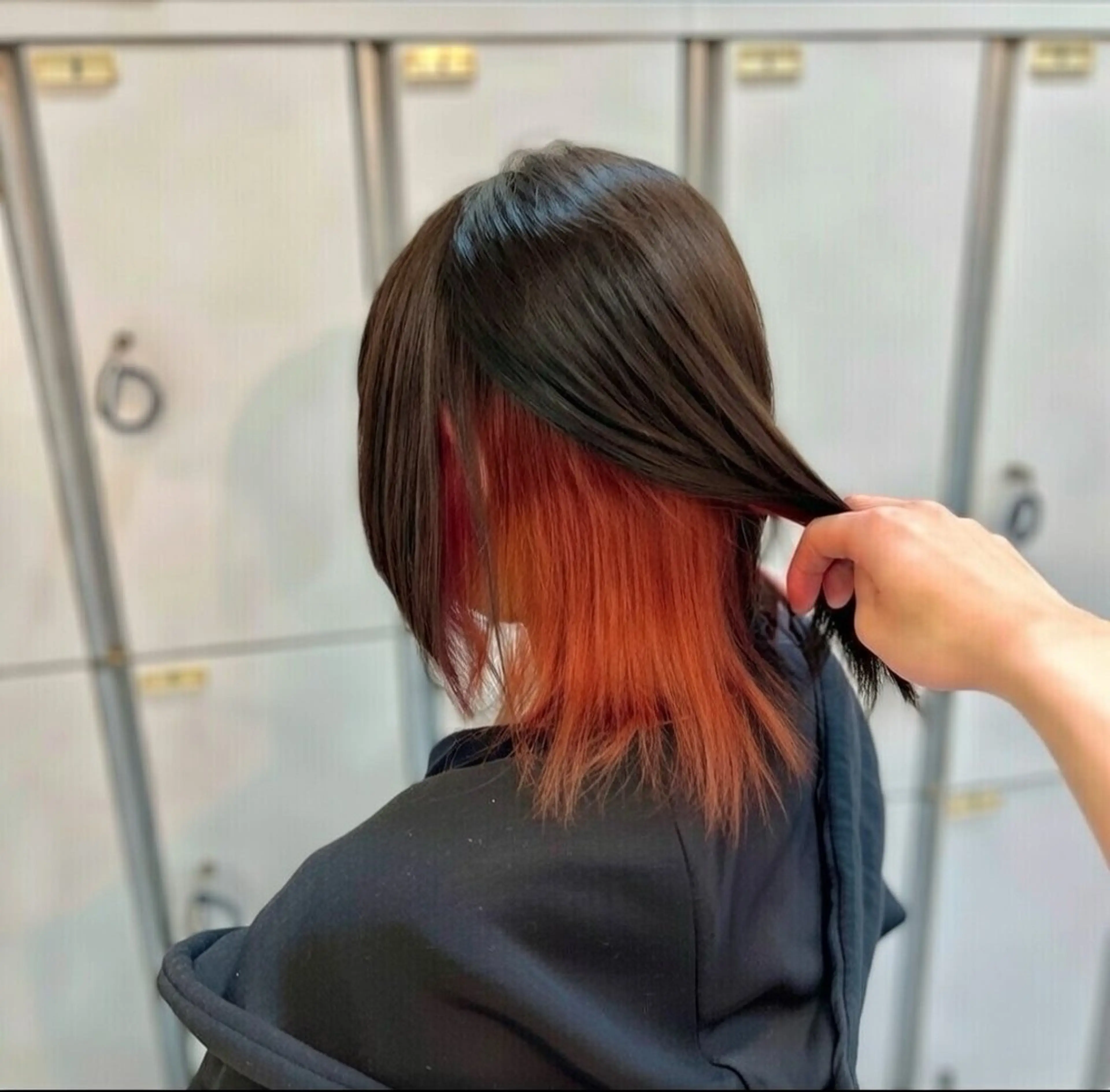 ロング カラー ブリーチ オレンジ ロング ヘアカラー インナー/2次元/ 推しカラー/しゅうとのヘアスタイル