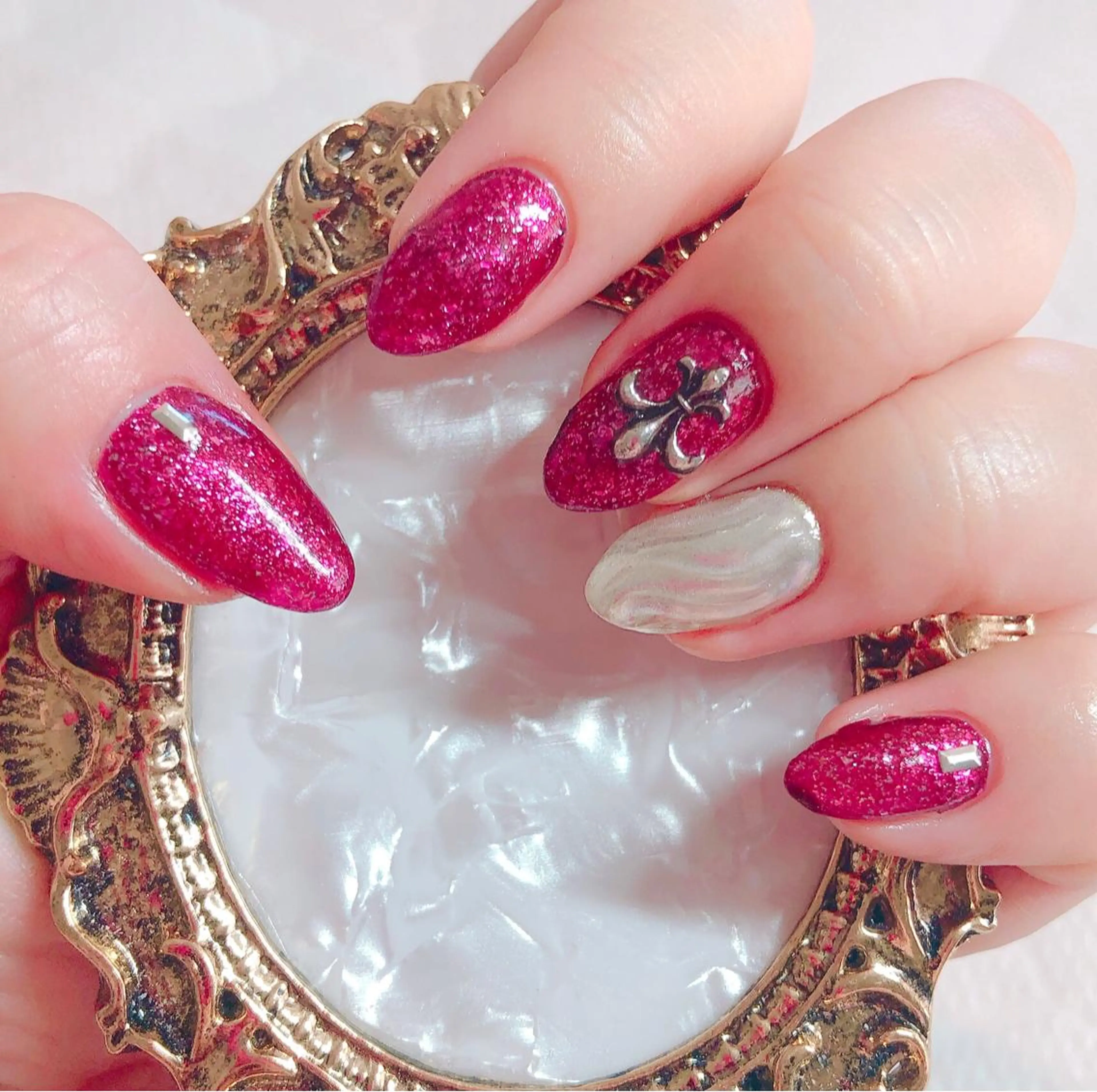 ネイル ミラーネイル CROWN プライベートサロンのネイルデザイン