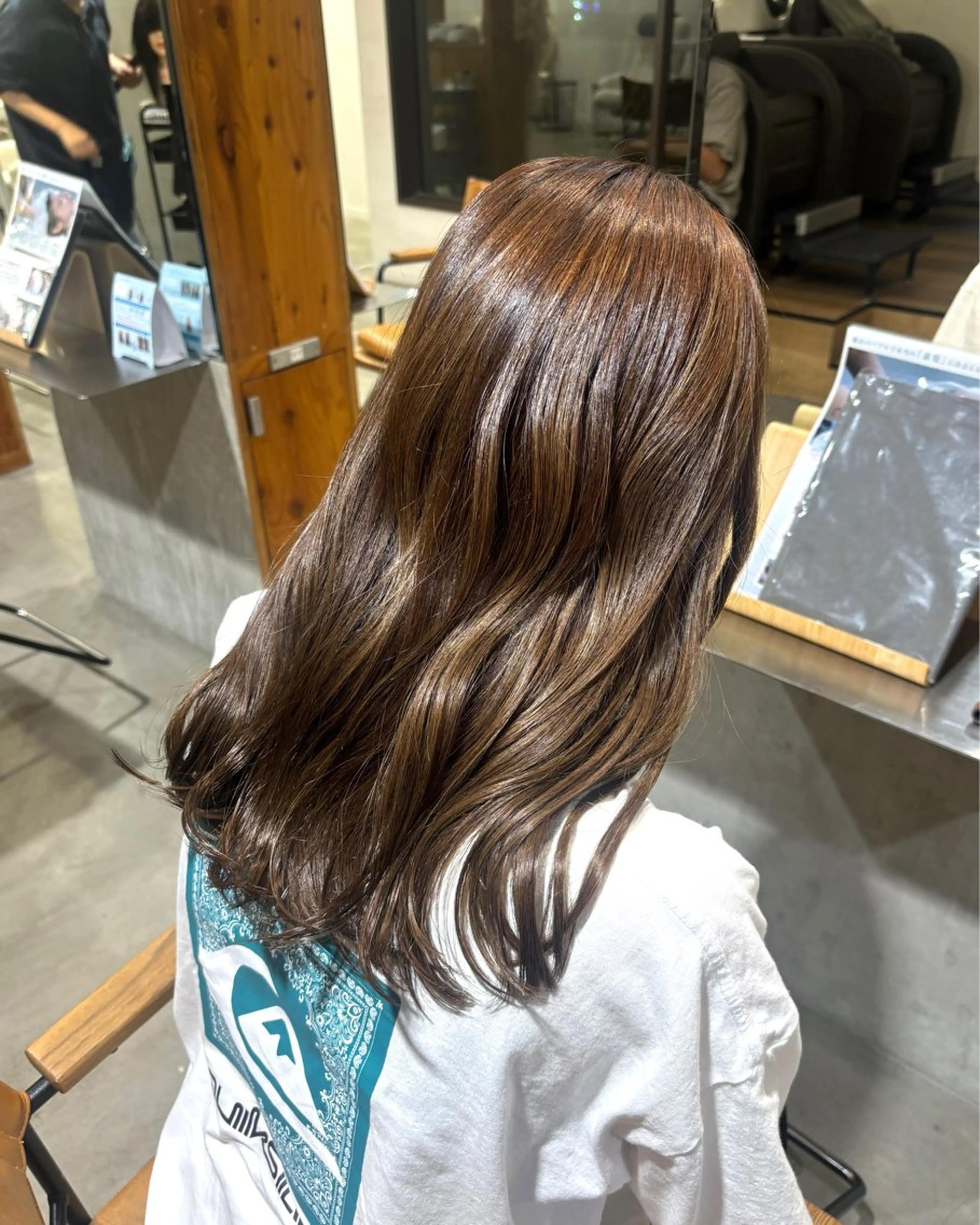 ミディアム カラー 小木曽 里華のヘアスタイル