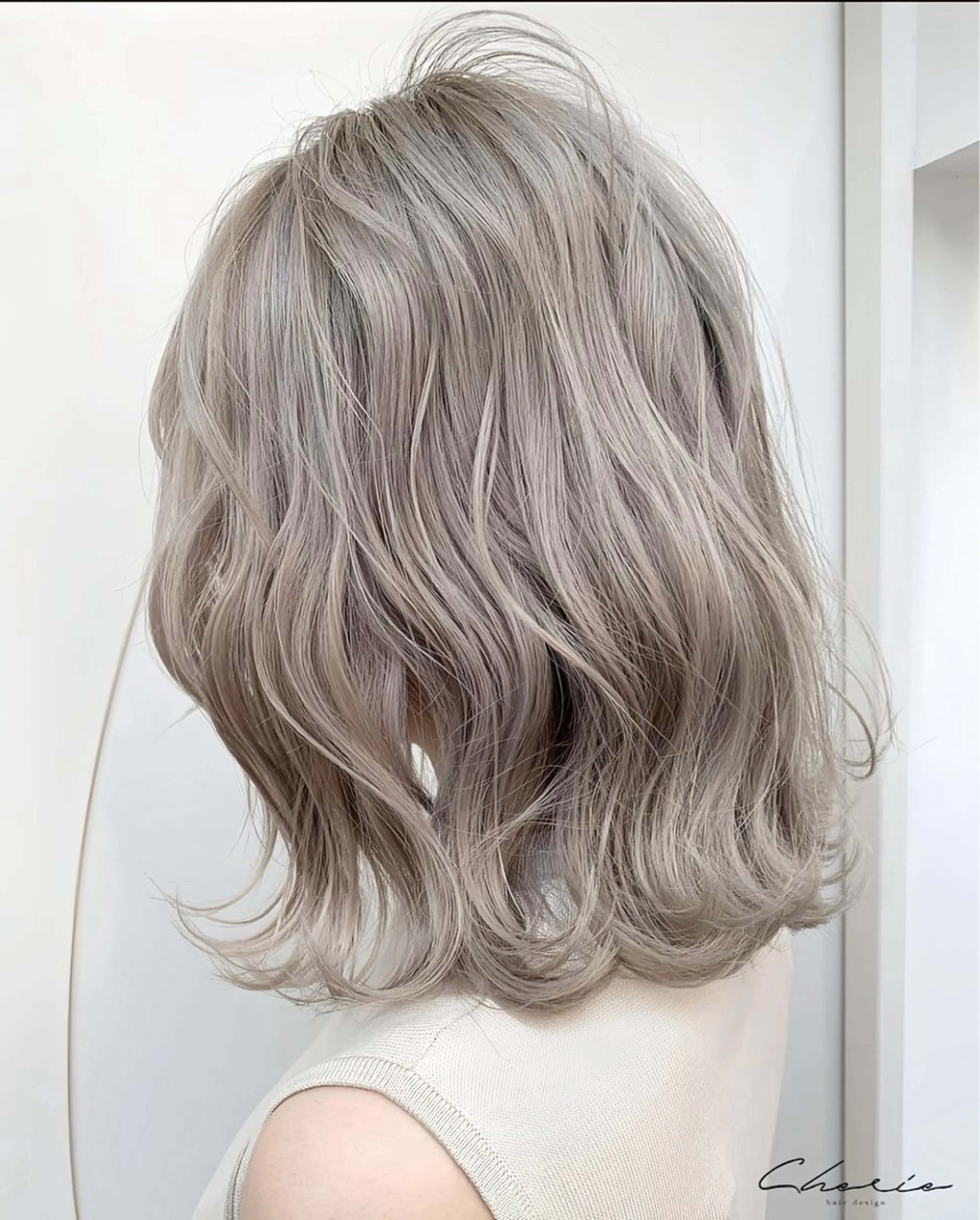 ミディアム カラー ブリーチ ダブルカラー グレージュ ハイライトカラー ボブ カット ヘアカラー トリートメント CHERIEブリーチ ダブルカラー　天神のヘアスタイル