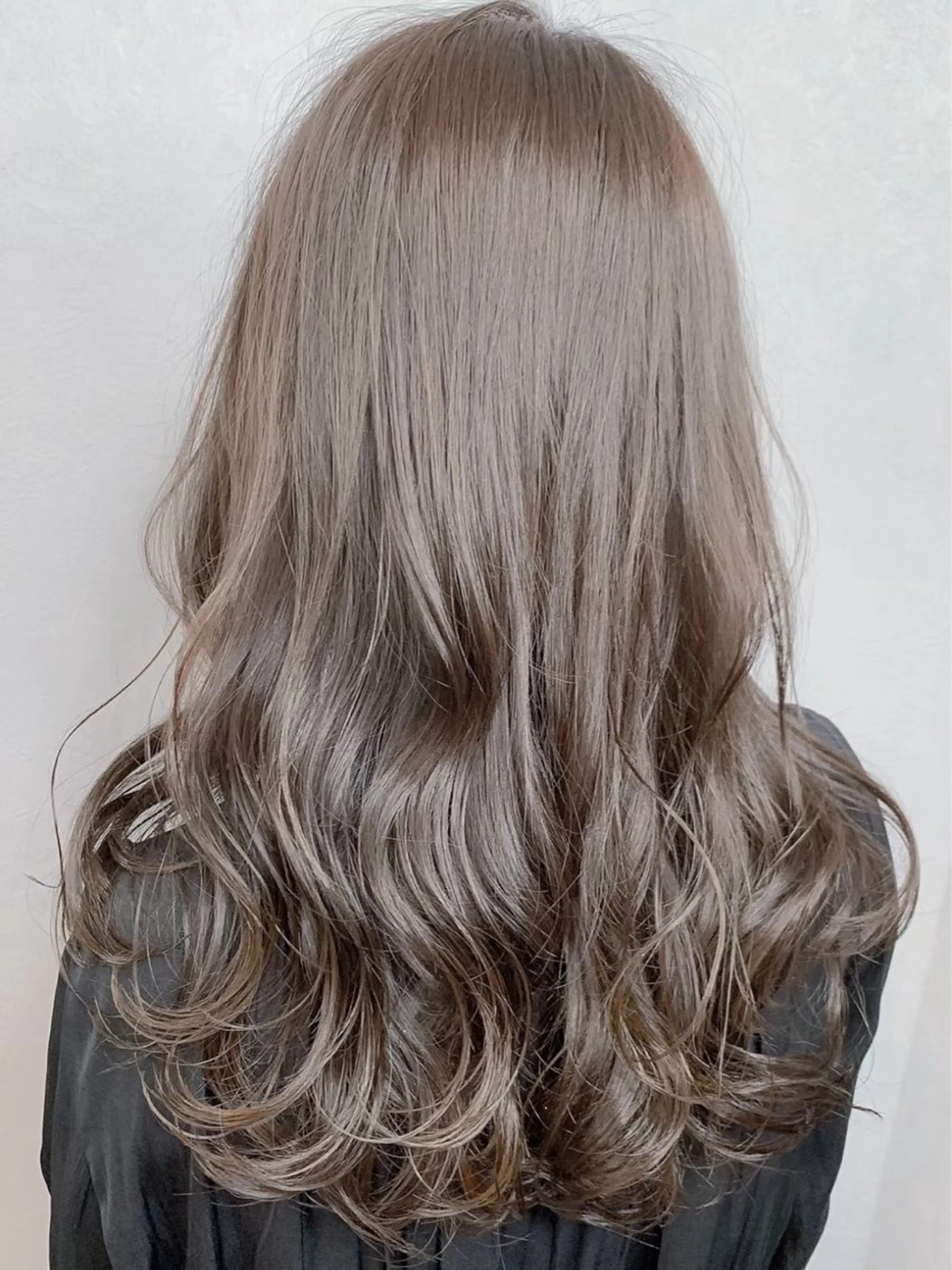 ロング カラー グレージュ 田島 里奈のヘアスタイル