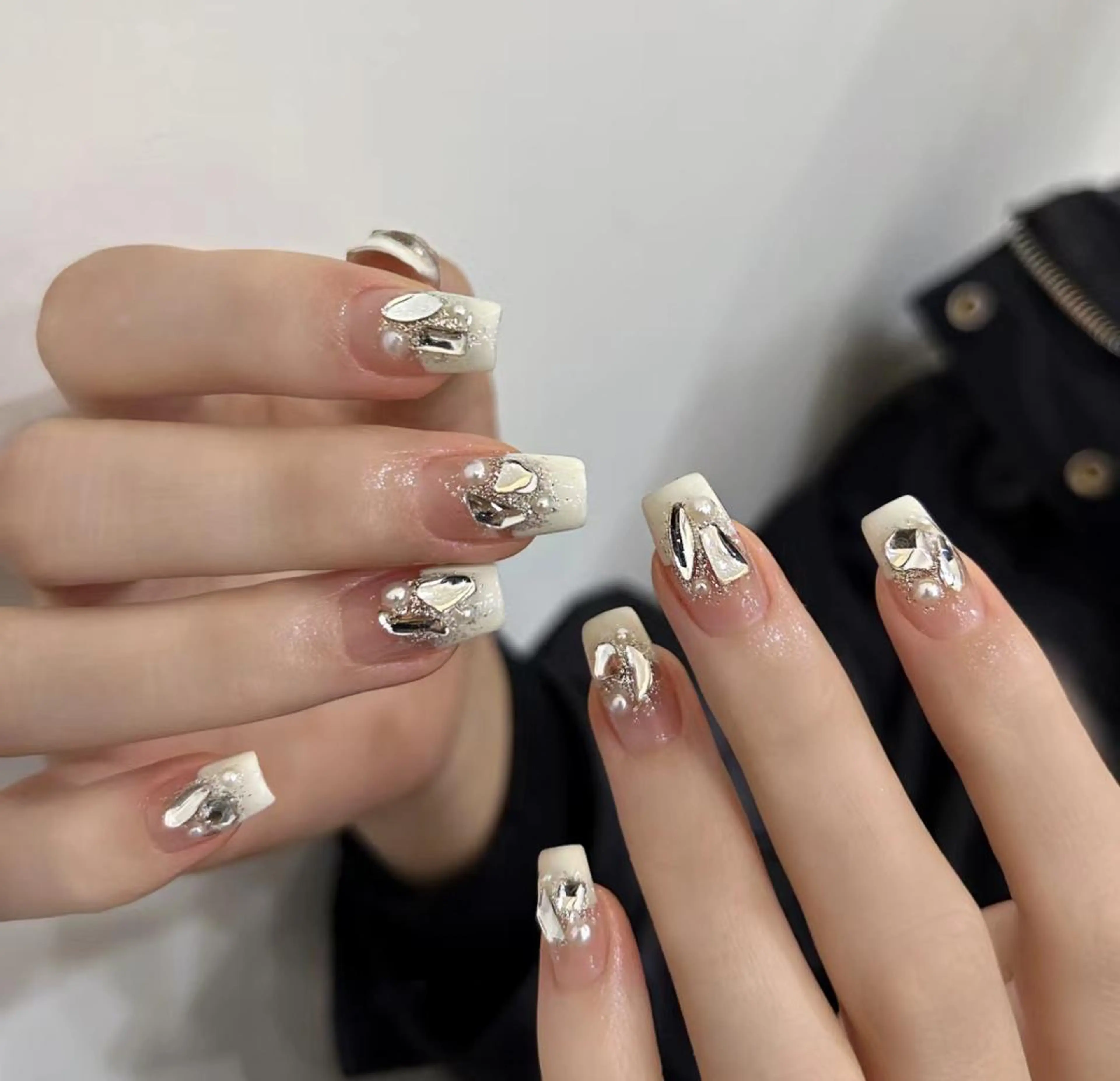 ネイル アートネイル 長さ出し ネイルチップ Queens マオのネイルデザイン