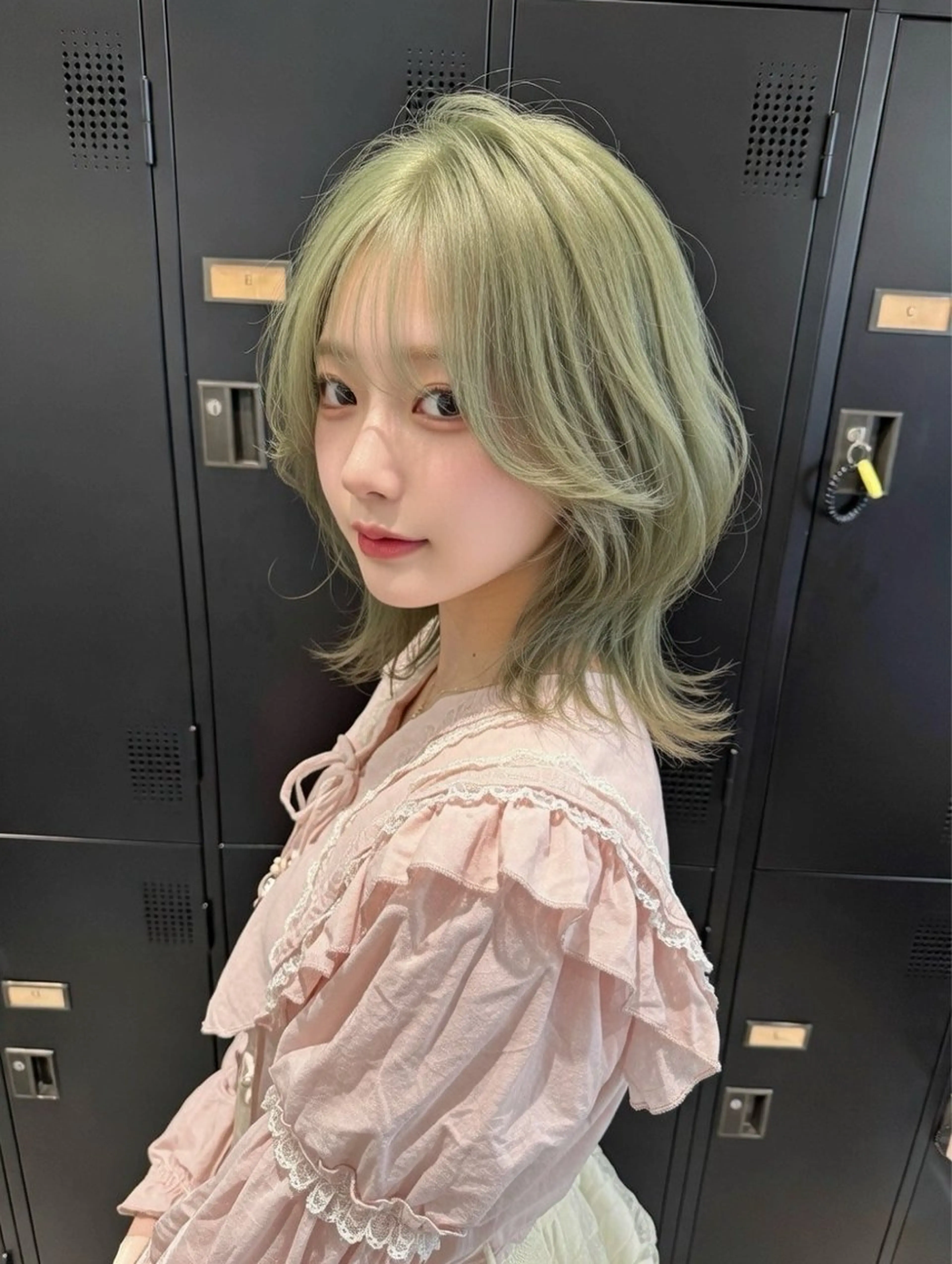 ミディアム カラー ヘアアレンジ デザインカラー ハイトーンカラー ミント ミントグリーン レイヤーカット カット ヘアカラー ハイトーン特化🤍 浦住のヘアスタイル
