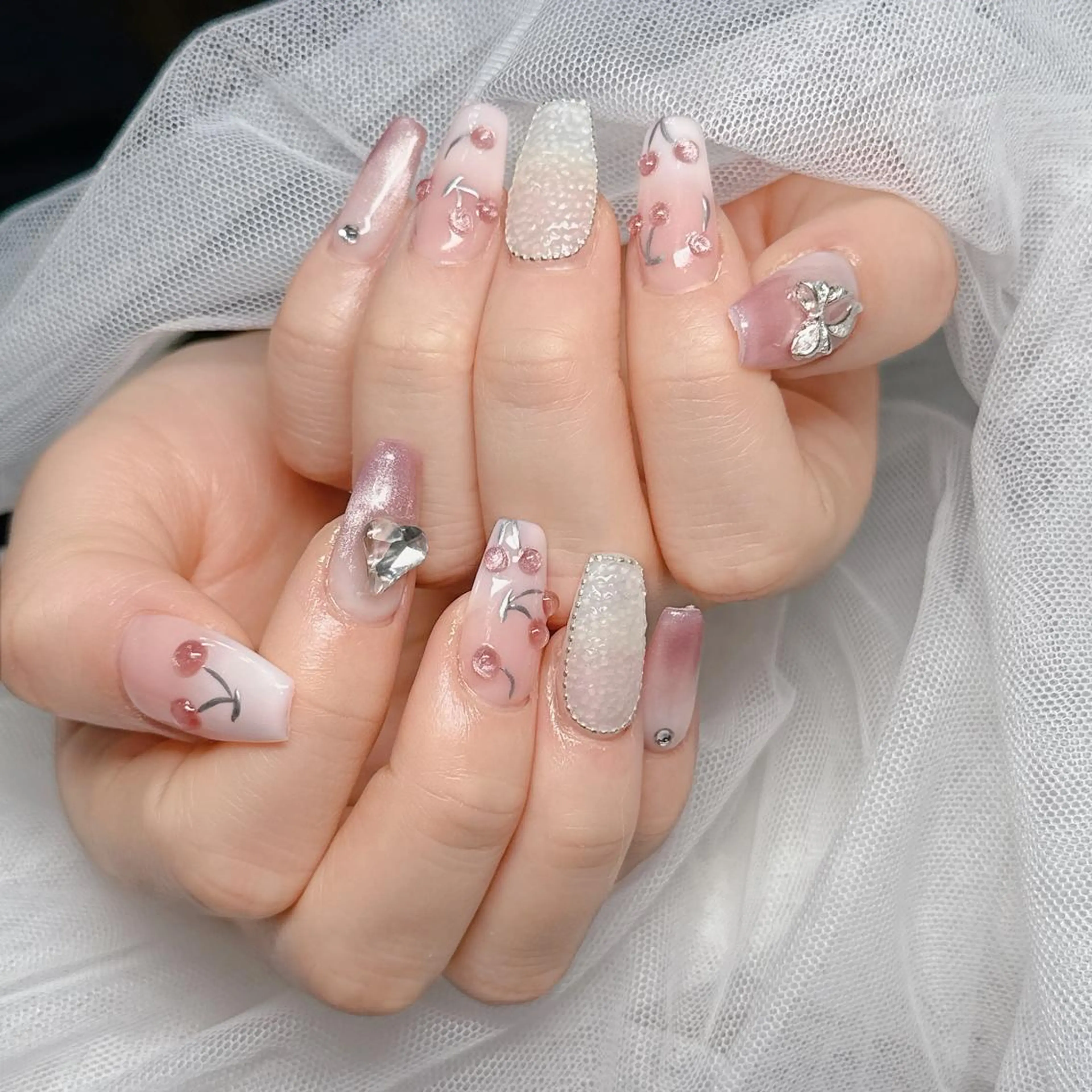 ロング カラー ベージュカラー グラデーションカラー ピンクカラー 韓国風ヘア ハンドネイル Bling Salonのネイルデザイン