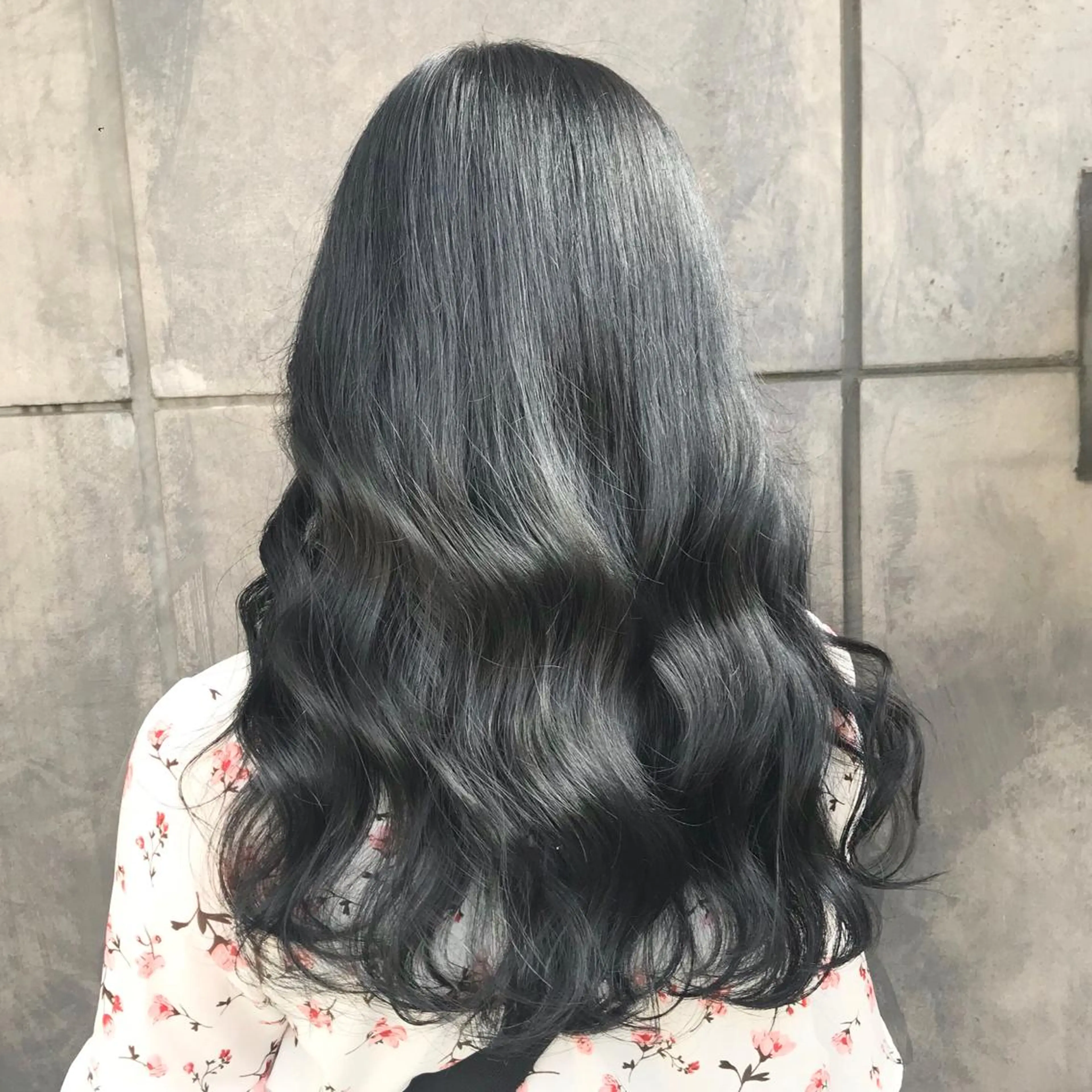 ロング カラー ブリーチ ブルーカラー ネイビーカラー ヨシンモリ ムルギョル巻き K-POP好き美容師 🇰🇷Kai.Yのヘアスタイル