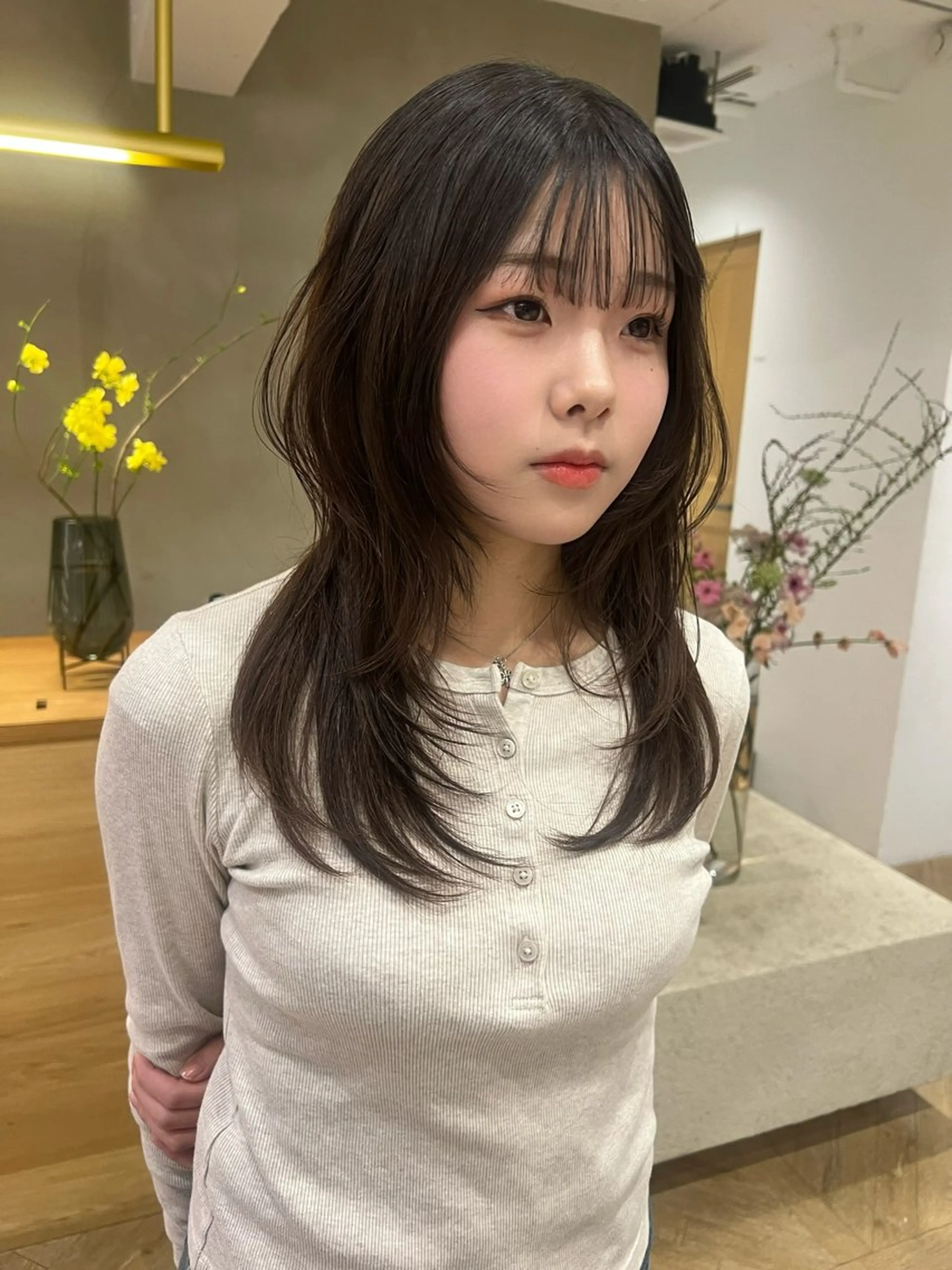 セミロング ハッシュカット カット ヘアカラー トリートメント 似合わせレイヤー ＆透明感カラーのヘアスタイル