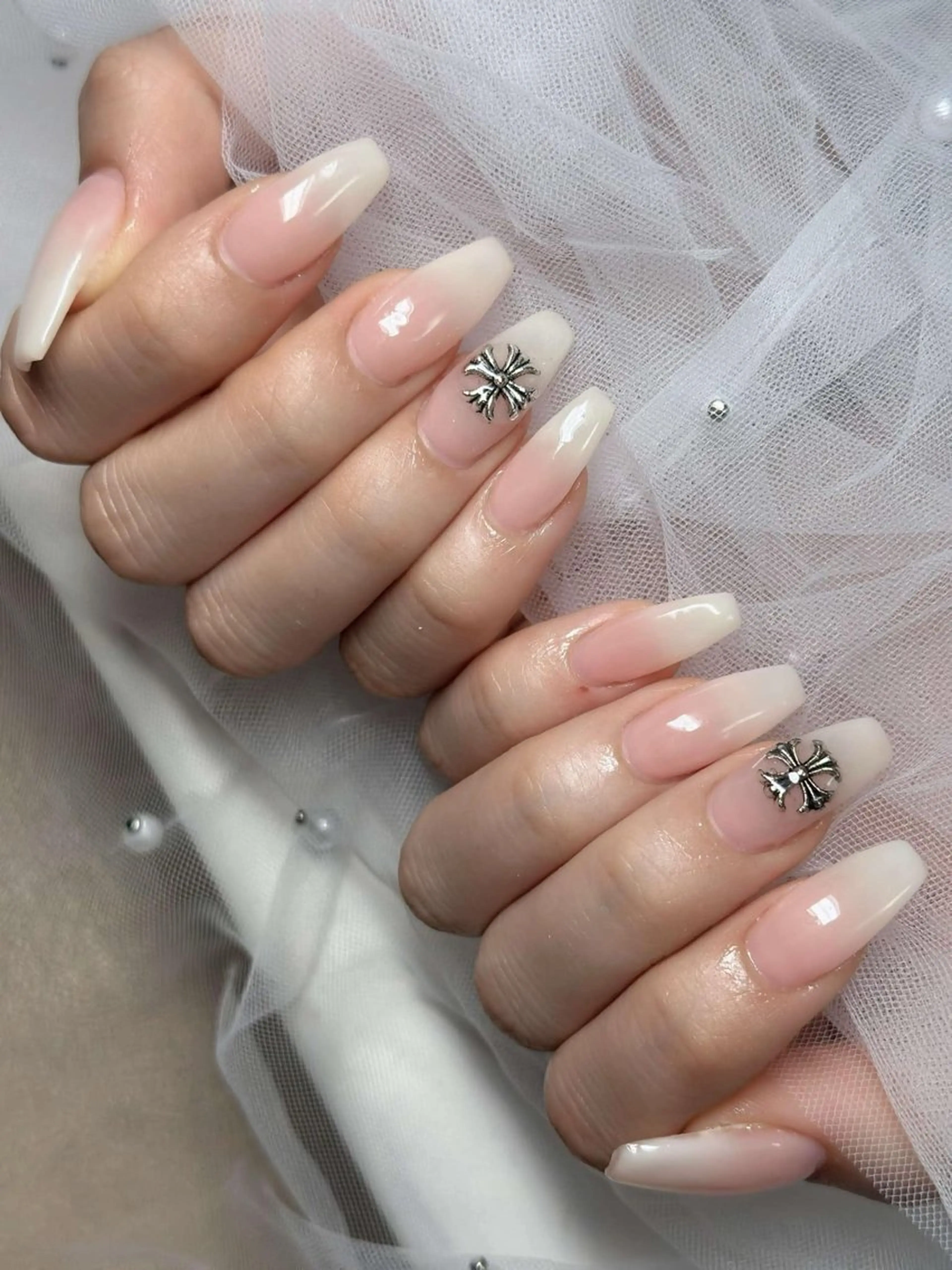 ネイル オーロラネイル フレンチネイル ジェルネイル ハロウィン キラキラネイル H.baby Nail Salonのネイルデザイン
