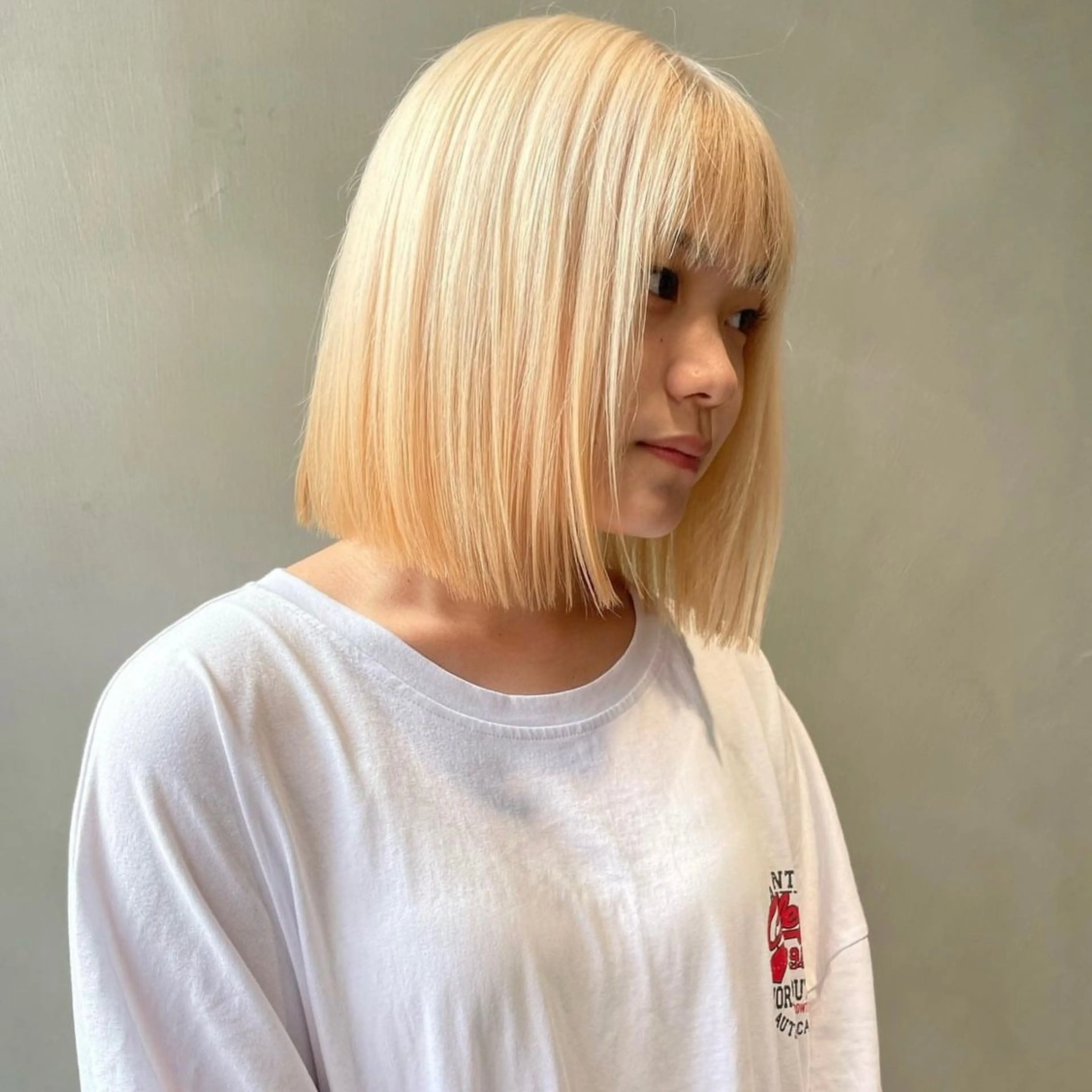 ショート カラー 抜きっぱなしブロンド ブロンド カット ヘアカラー ブロンド／ブリーチ 【SITY.】のヘアスタイル