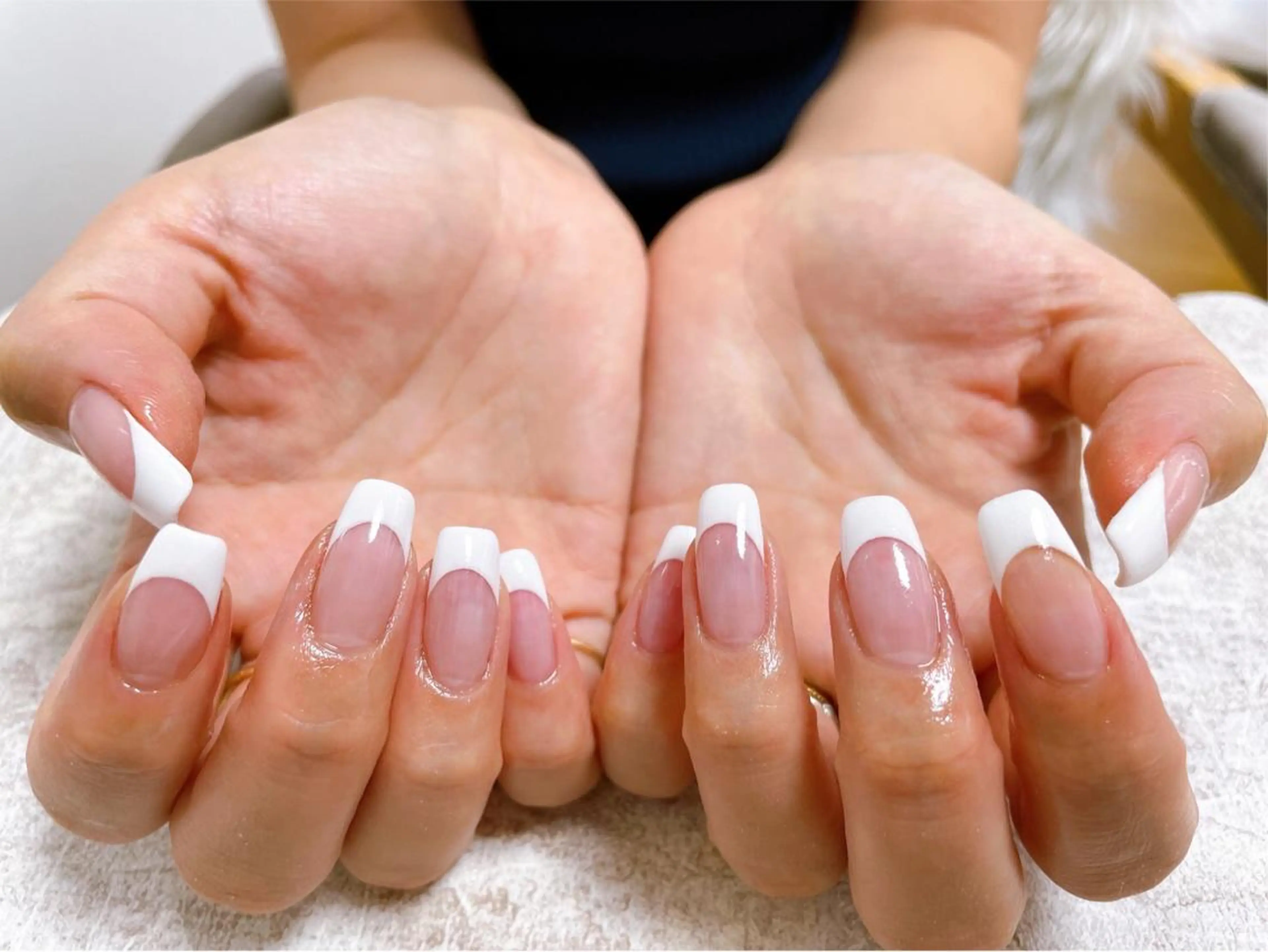 ネイル 桜ネイル フレンチネイル ジェルネイル ガラスフレンチ 韓国ネイル ハンドネイル kiki nail &brow二子玉川の眉毛・アイブロウイメージ