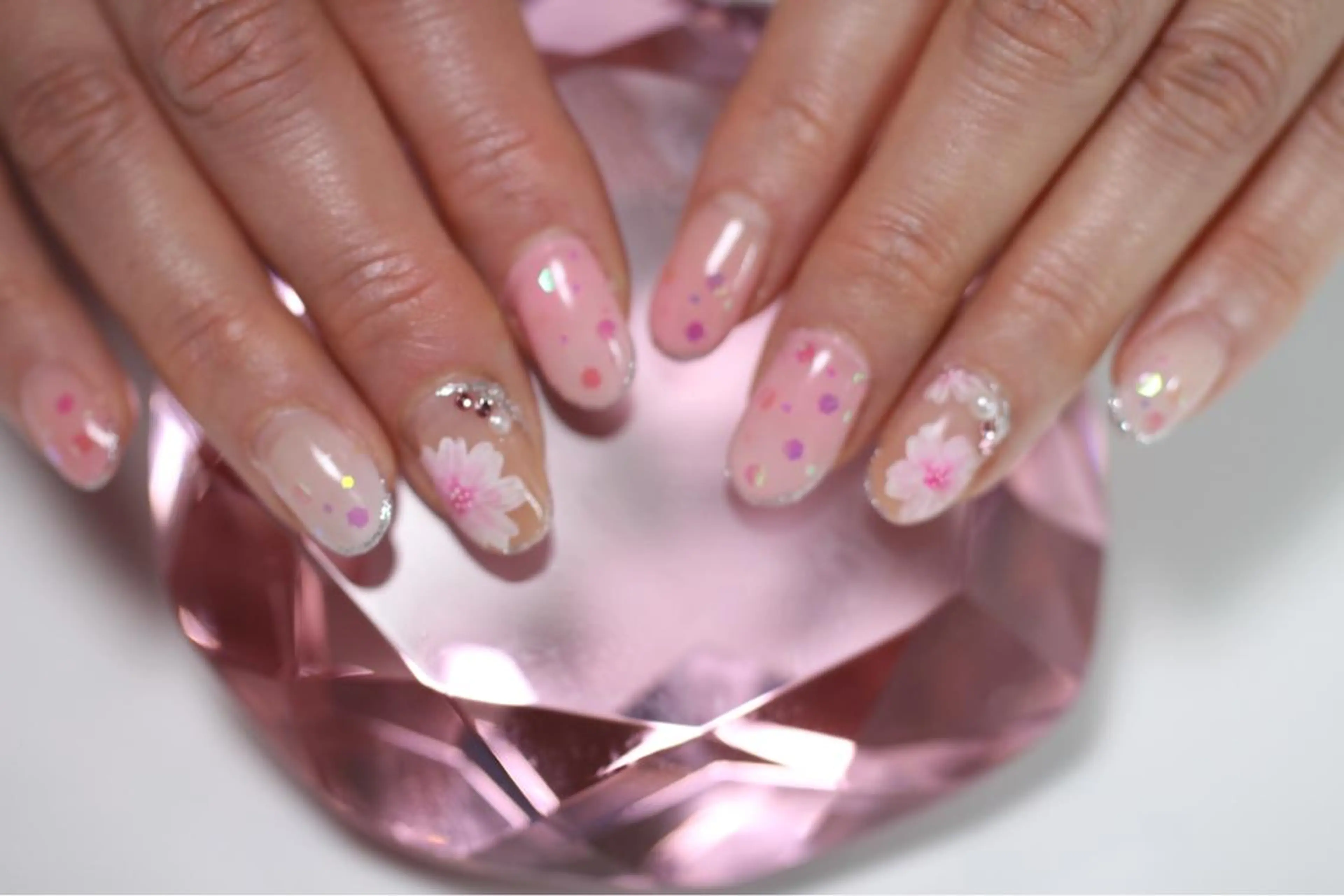 ネイル 桜ネイル ジェルネイル グラデーション ホログラムネイル ママリンド　志村坂上店所属・しみ えんのネイルデザイン