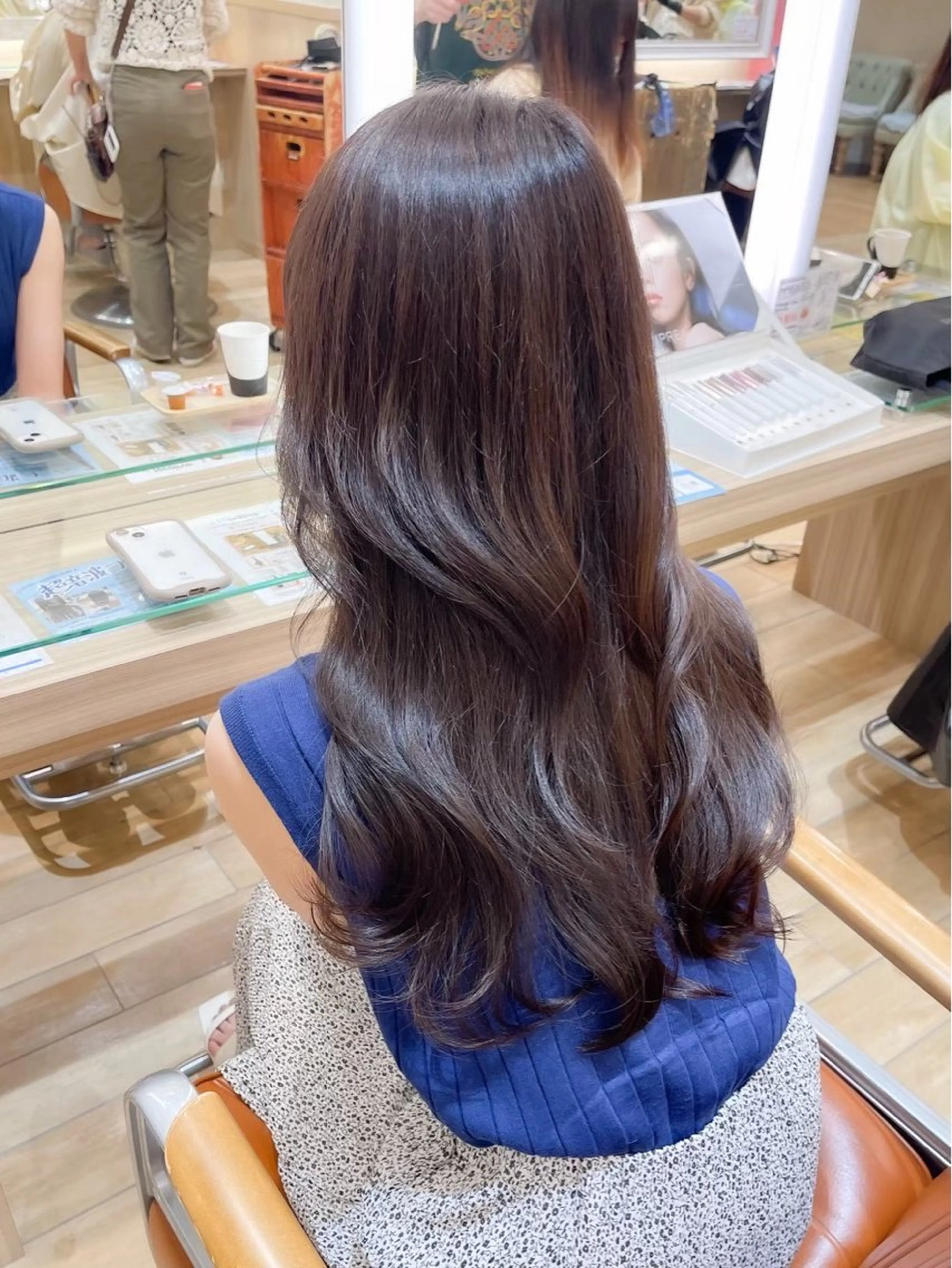 ロング AIKA／ 新宿のヘアスタイル