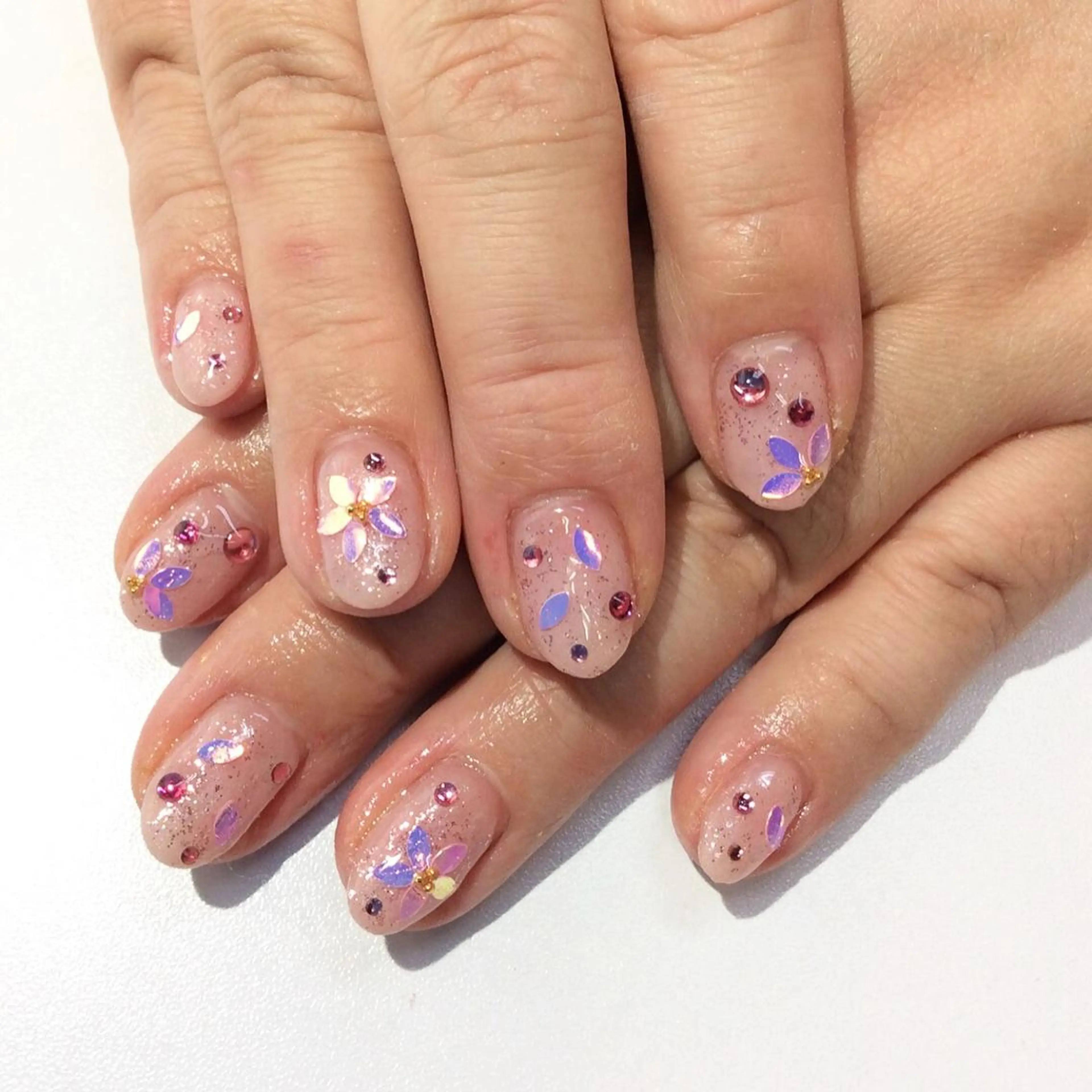 ネイル マツエク・マツパ フラワーネイル ホログラムネイル esNail&eye イーズネイル＆アイのネイルデザイン