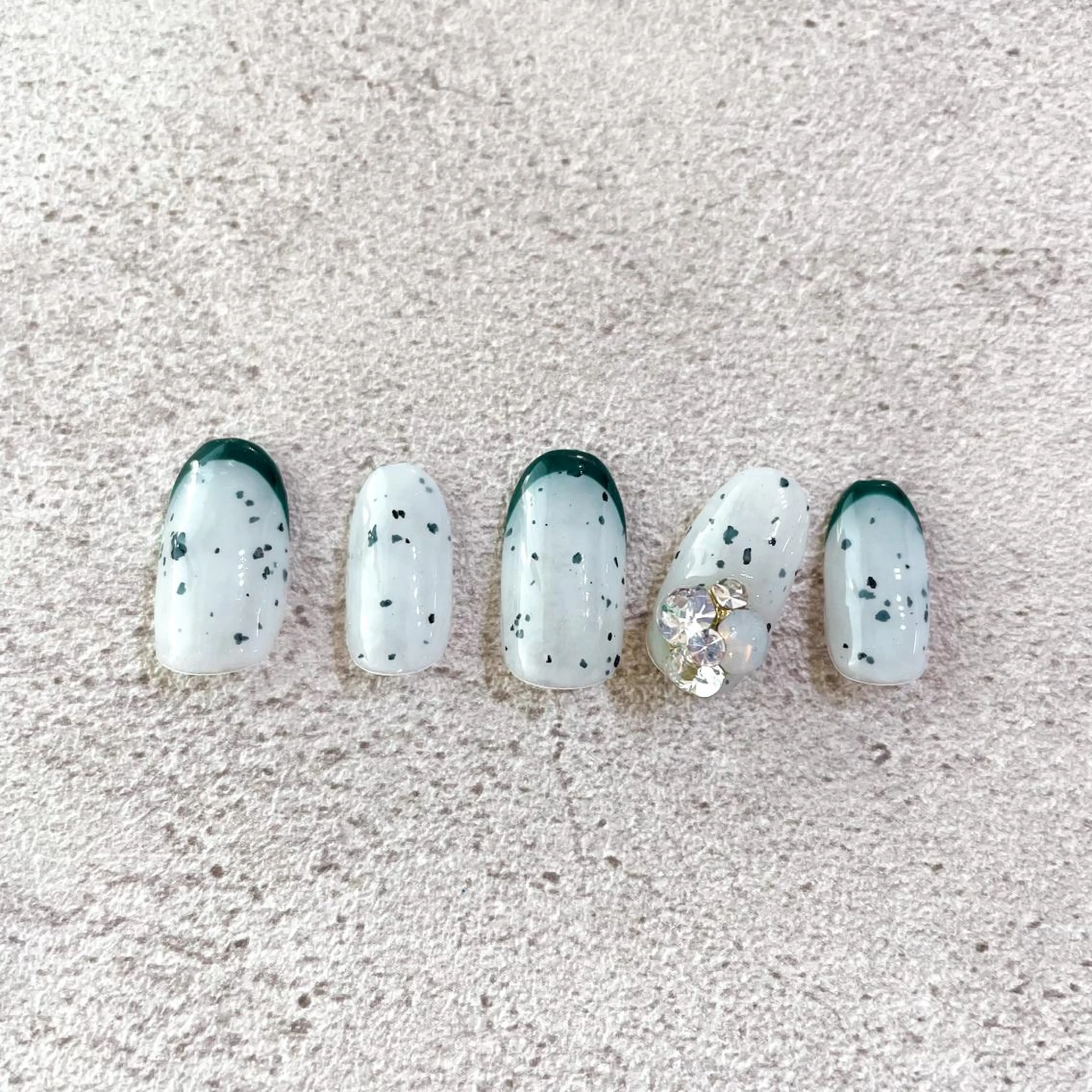 ネイル Tiary Nail Fのネイルデザイン