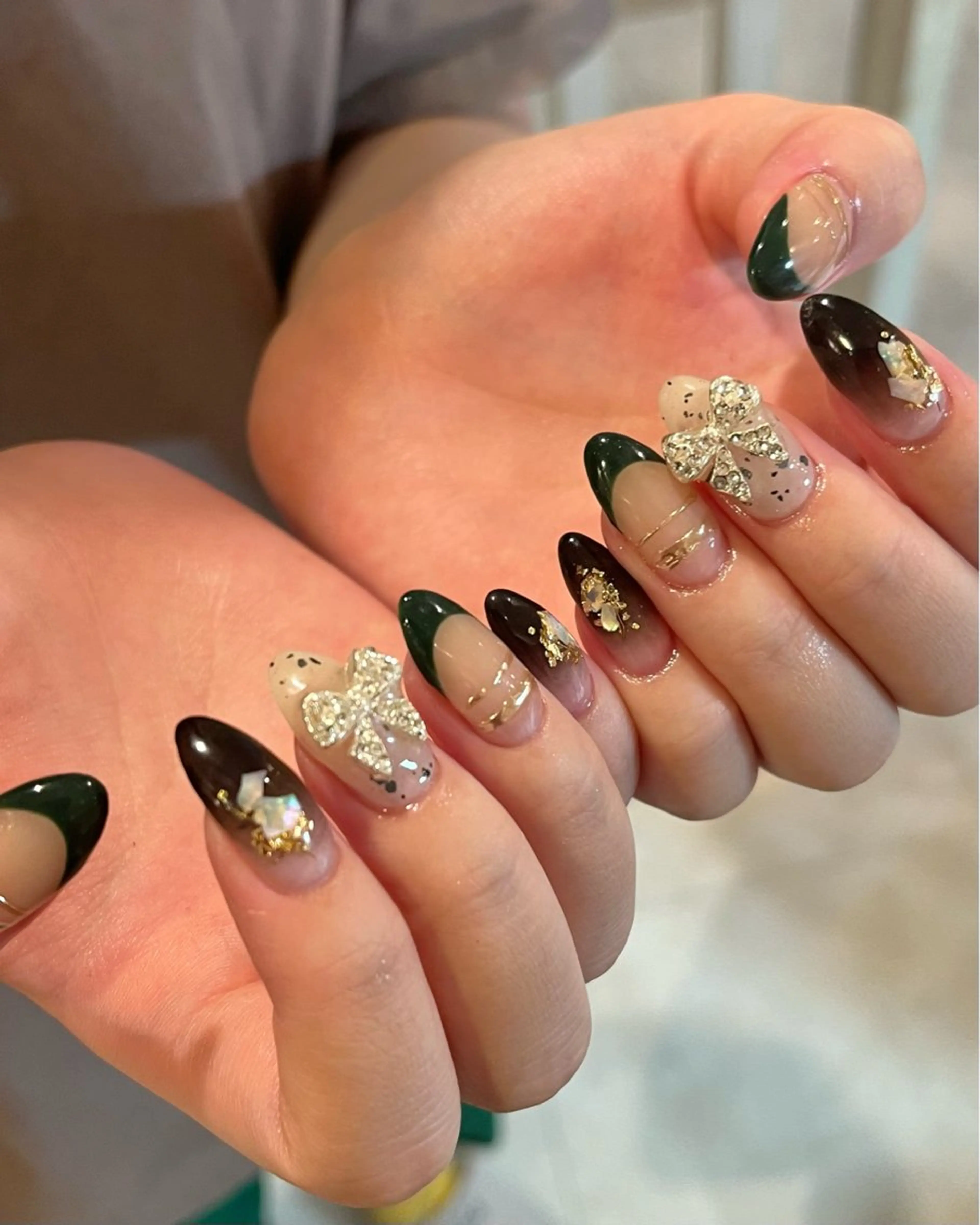 ネイル アートネイル ブラウン フレンチネイル キラキラネイル ミラーネイル para ☀︎ sol by BECK所属・Para Sol nail　Maoのネイルデザイン