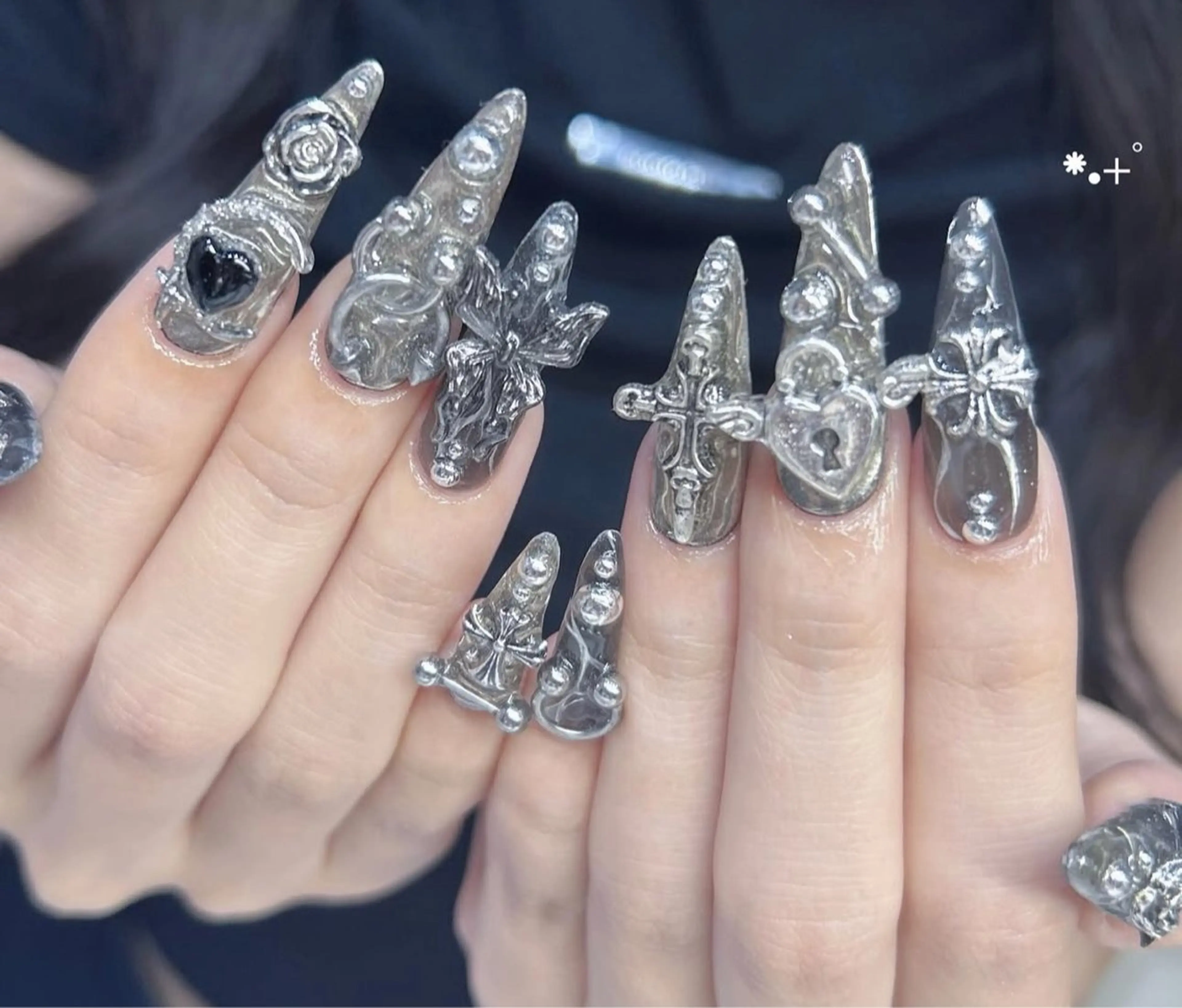 ネイル オーロラネイル フレンチネイル ジェルネイル ハロウィン キラキラネイル H.baby Nail Salonのネイルデザイン