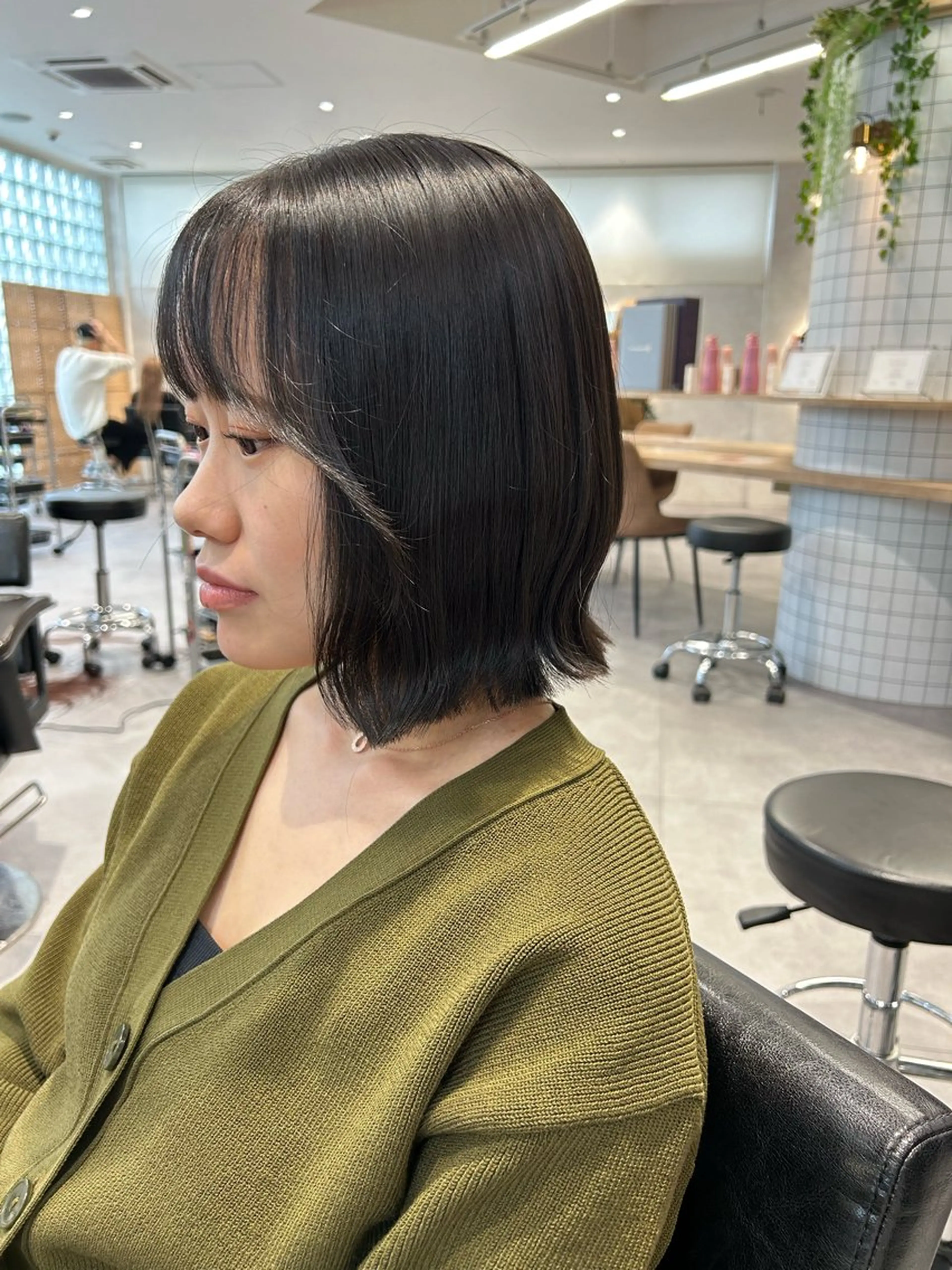 ミディアム ボブ カット ヘアカラー トリートメント 柴田樹/大人可愛い 艶髪カラー/髪質改善のヘアスタイル