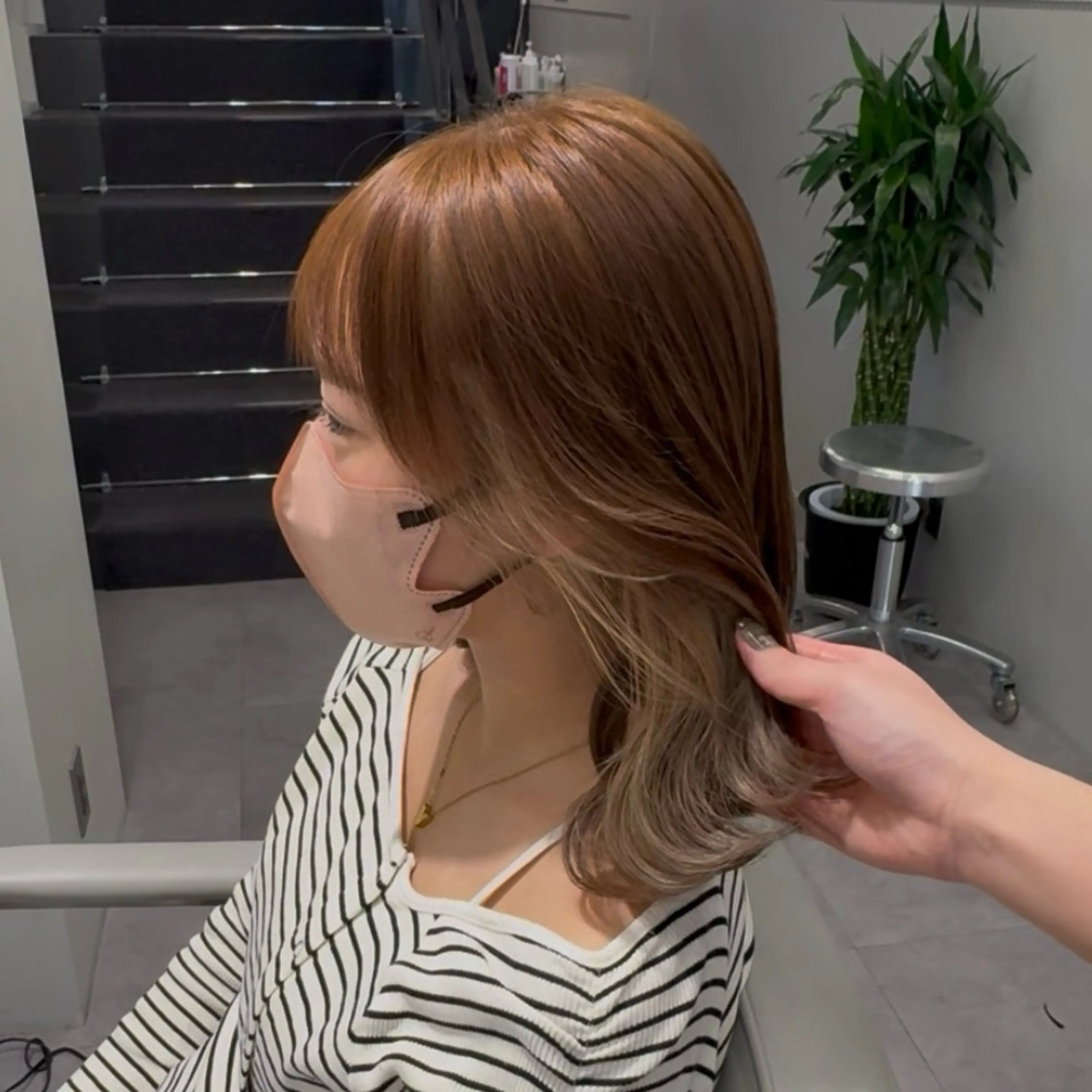 ミディアム 加藤 麻夢のヘアスタイル