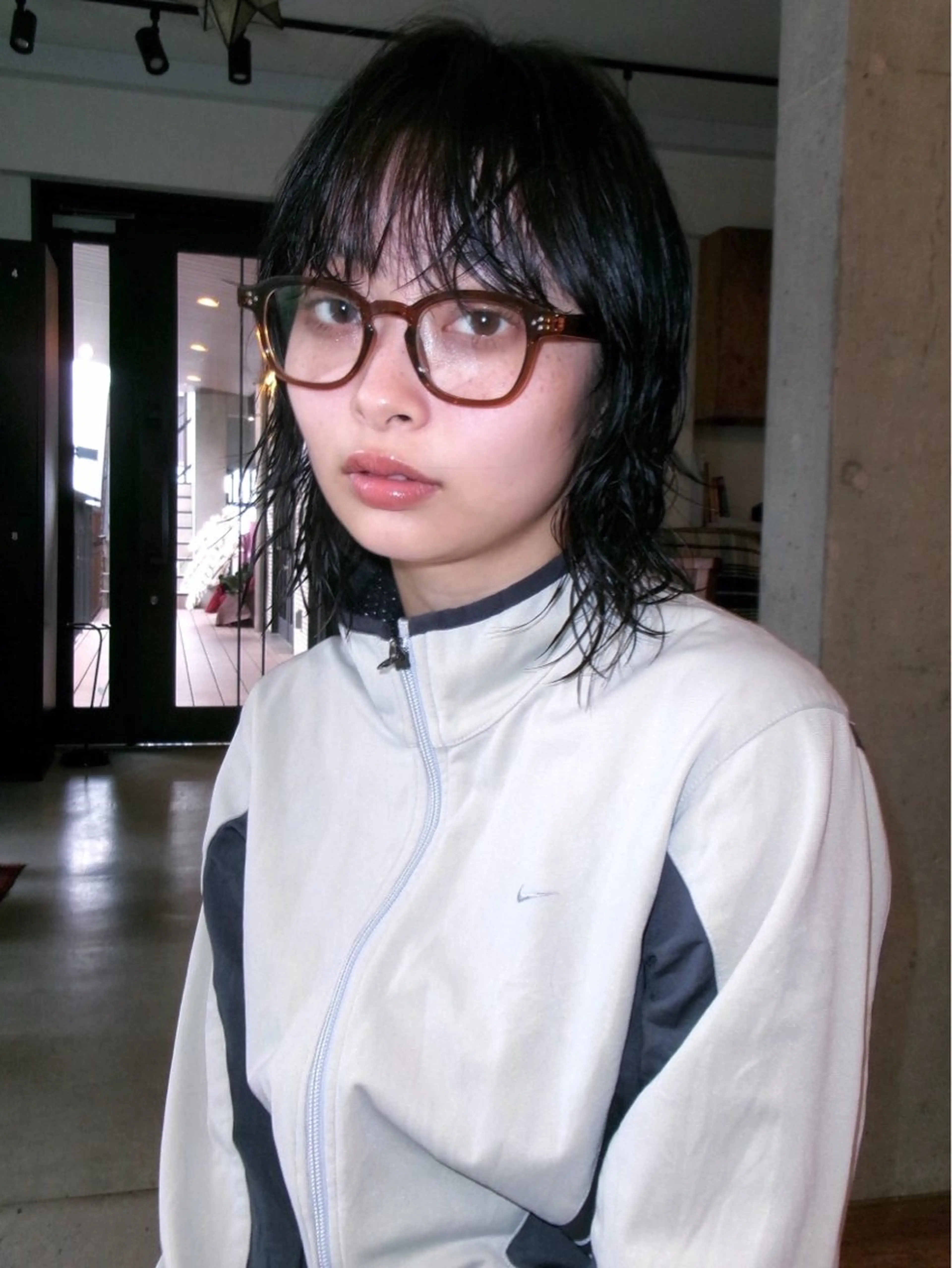 ミディアム YUUKI/ウルフ .ハイレイヤーのヘアスタイル