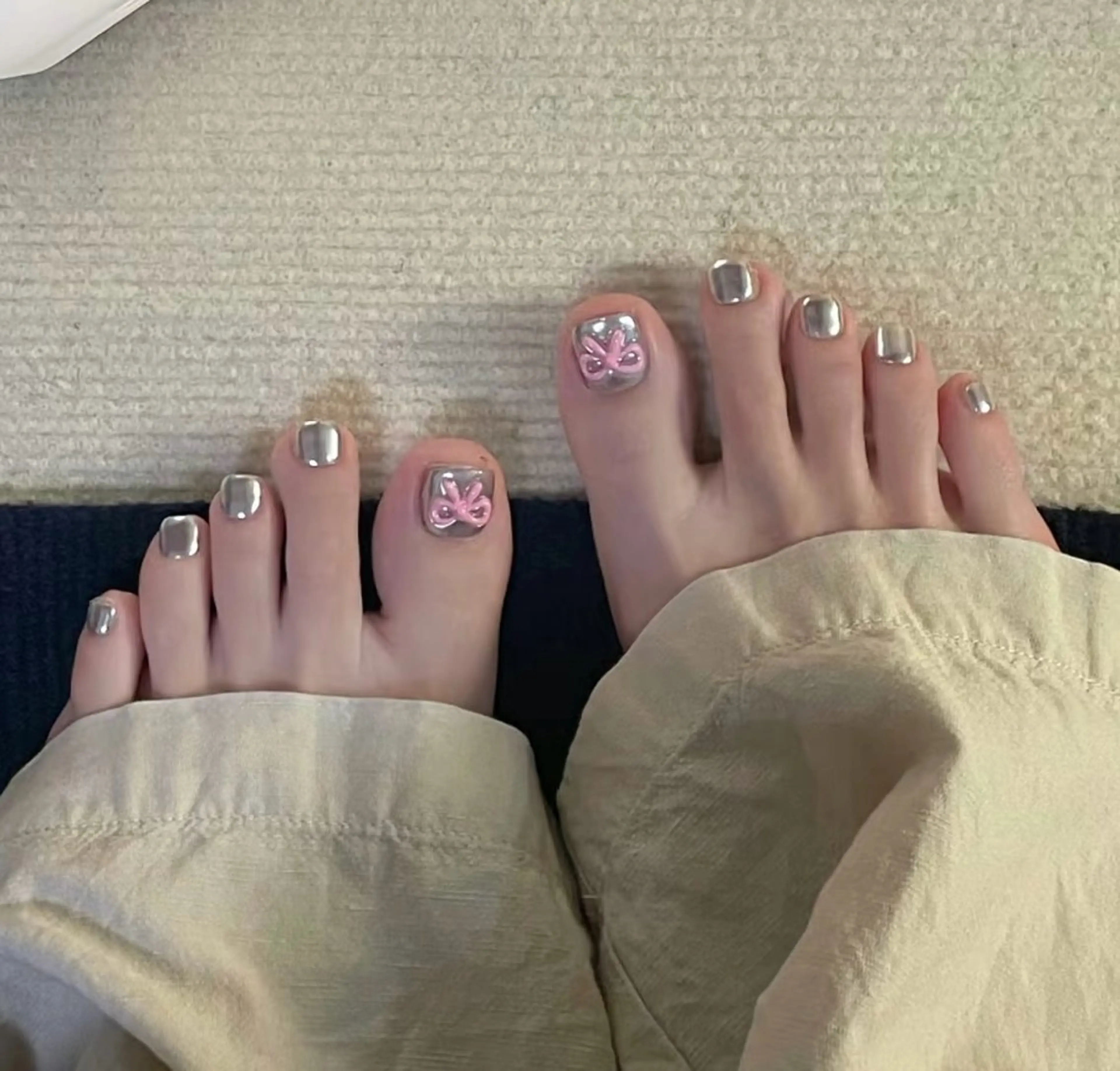 ネイル オーロラネイル フラワーネイル フットネイル フレンチネイル ジェルネイル フットネイル BabyYouMi nailのネイルデザイン