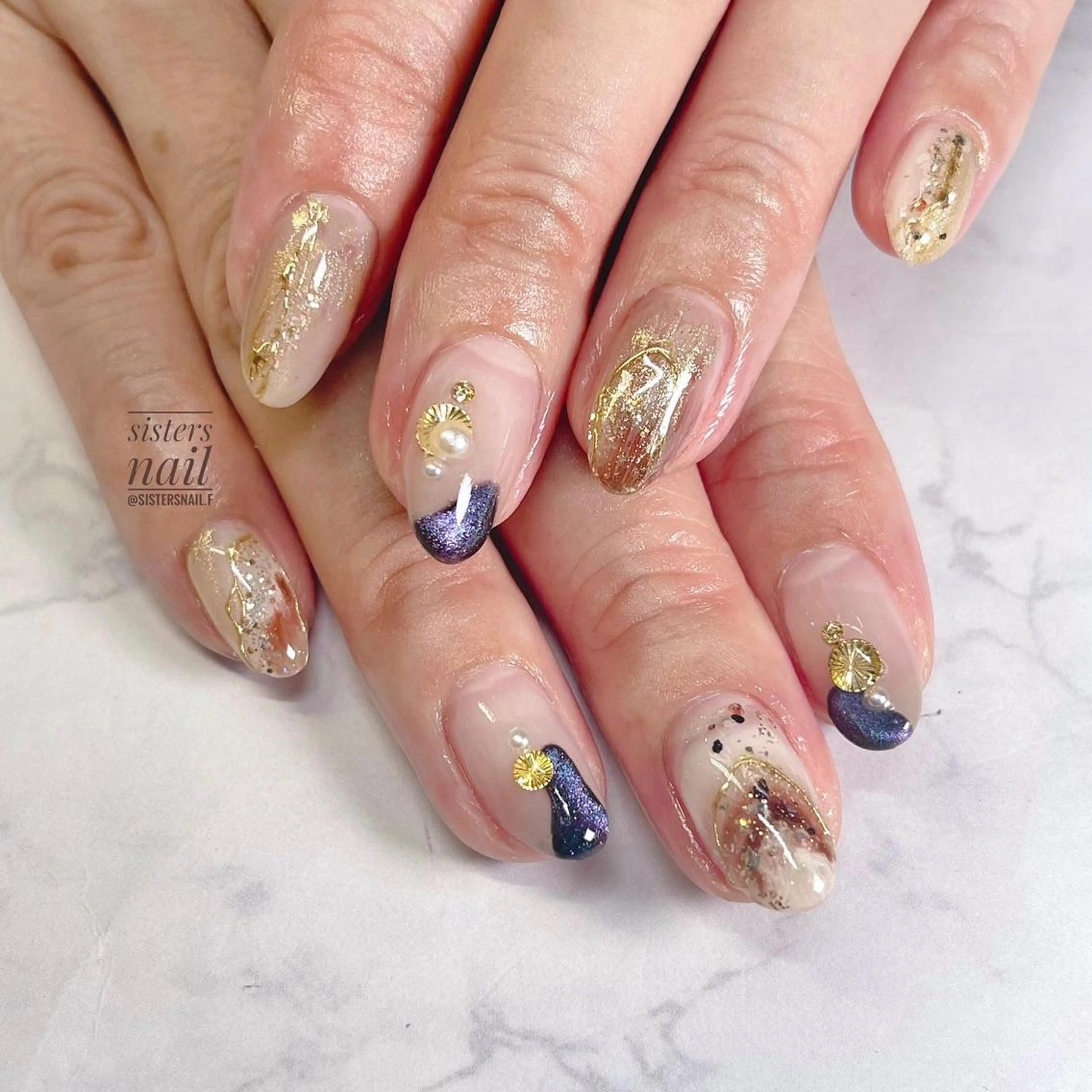 ネイル アートネイル ブラウン ゴールド マグネットネイル ニュアンスネイル sisters nail.fのネイルデザイン