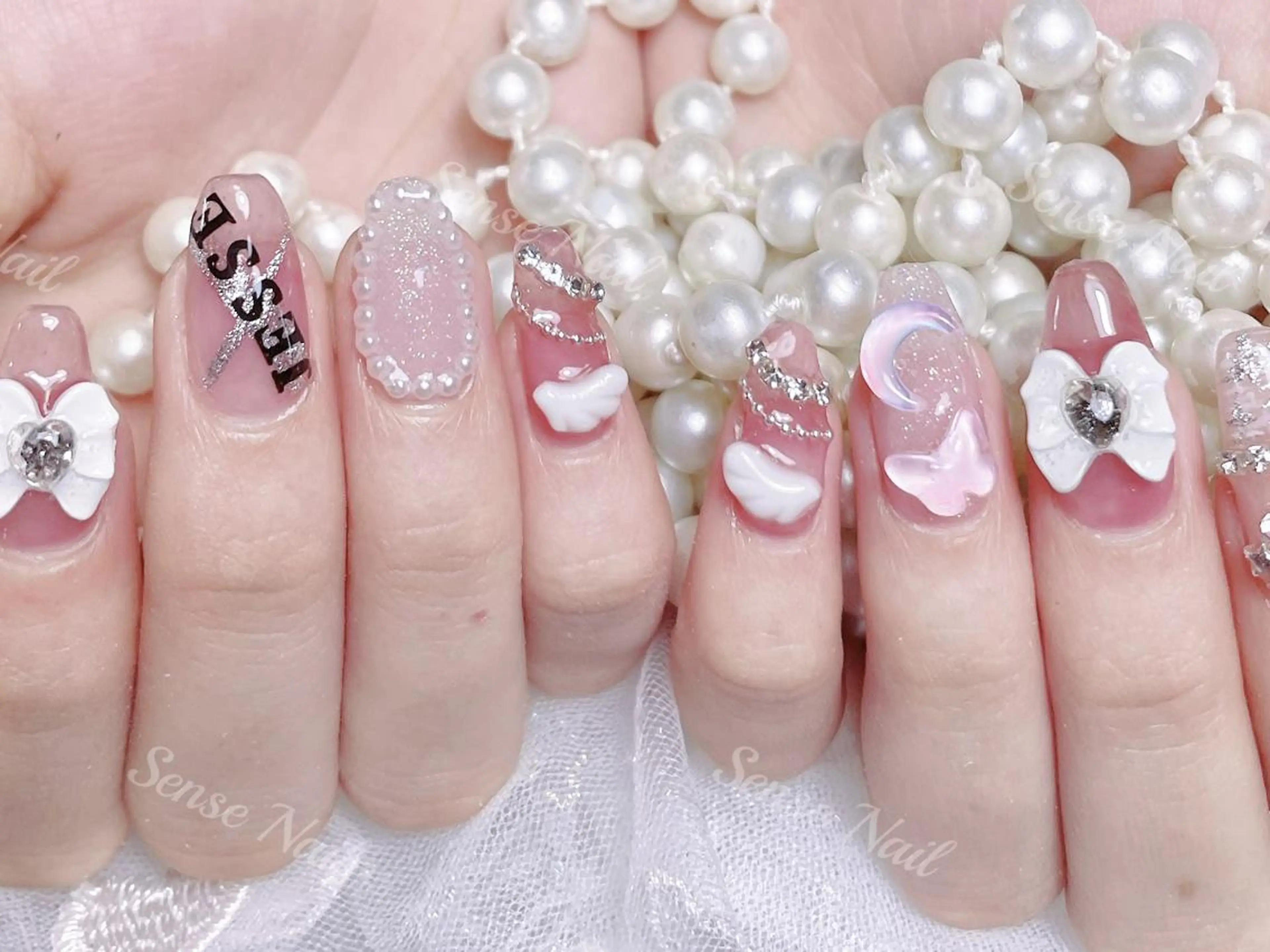 ネイル Queening 🦋のネイルデザイン