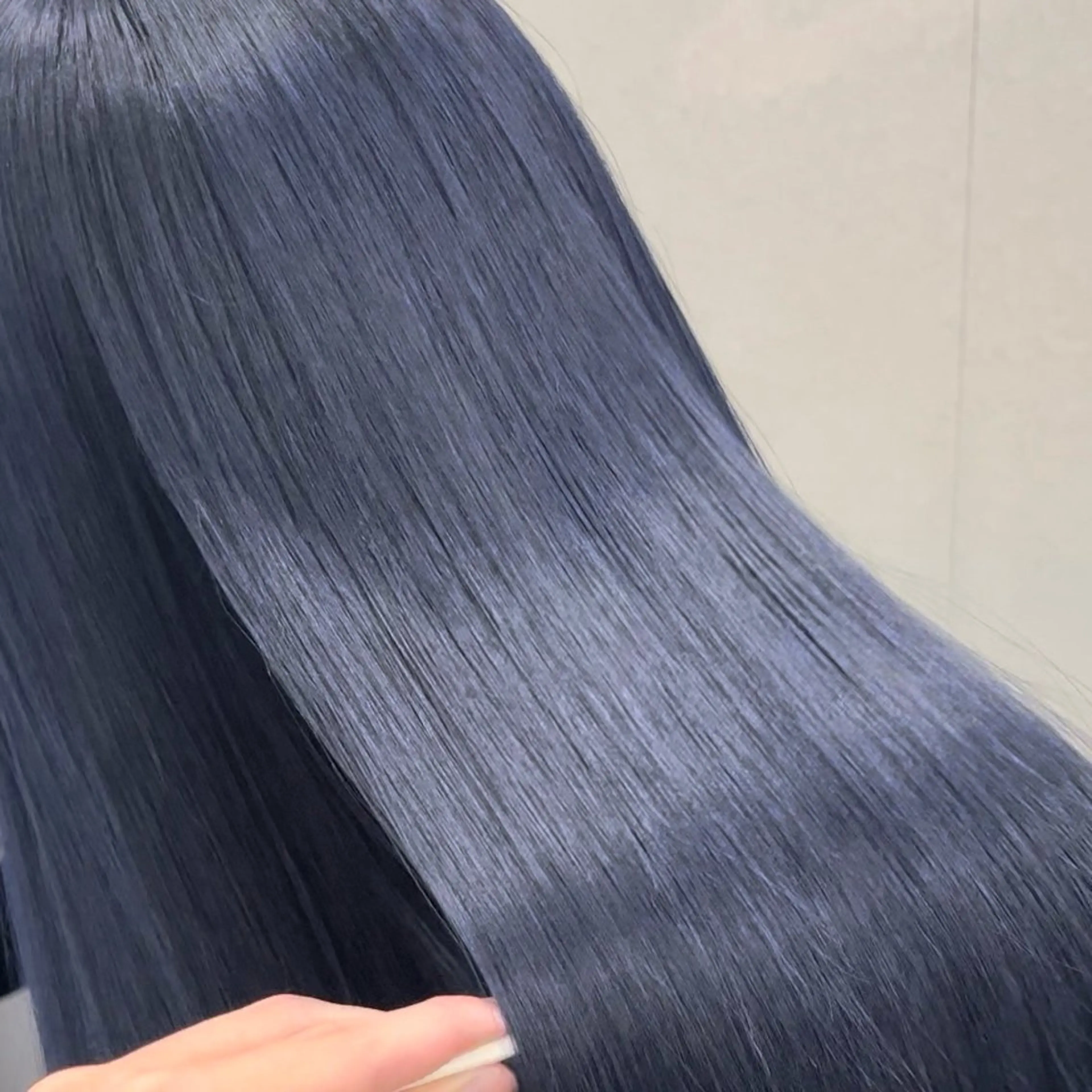 ロング カラー ベージュカラー 黒髪 ブリーチ ブルーカラー ブルーブラック ヘアカラー トリートメント ケアブリーチ/ 髪質改善/上質艶髪のヘアスタイル