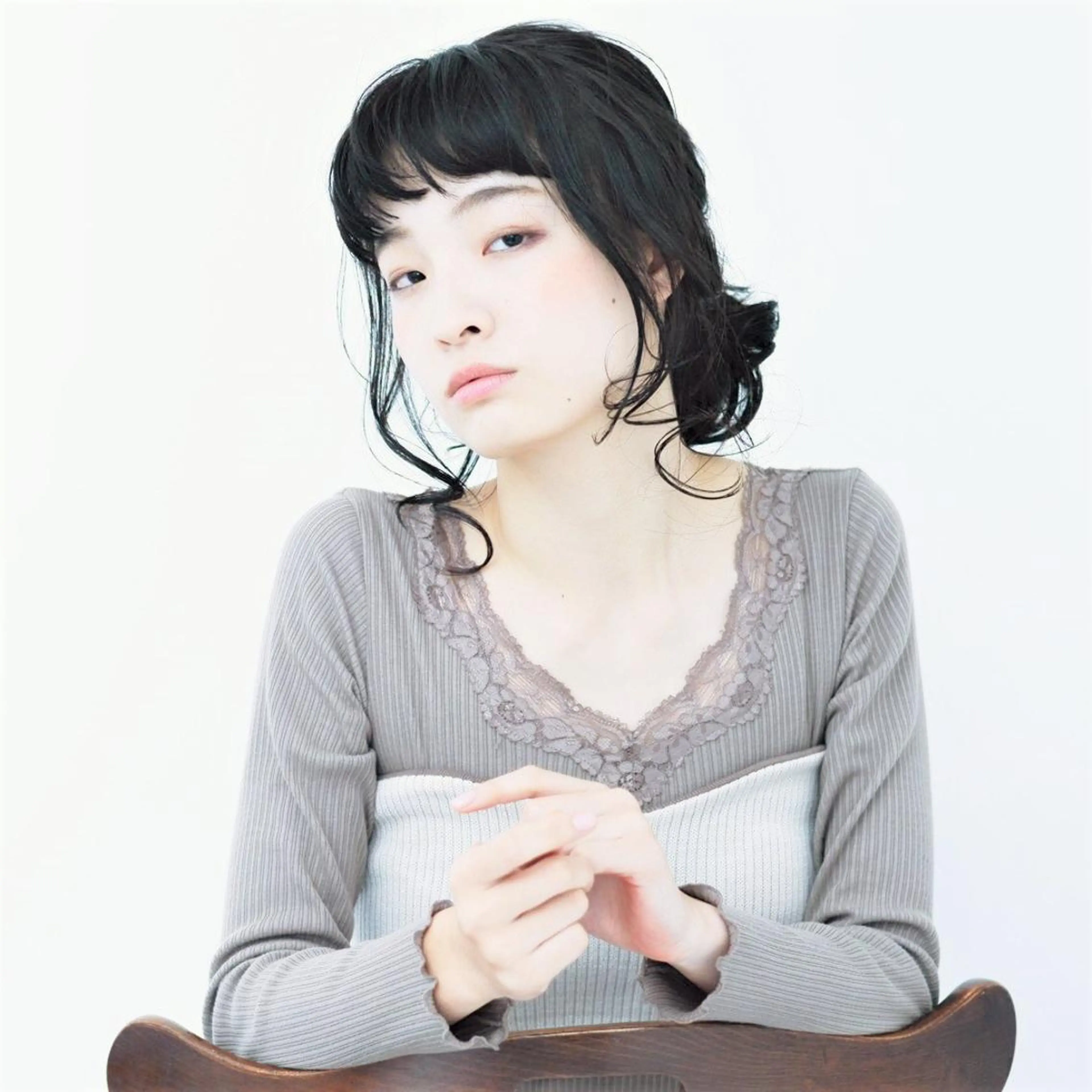 ミディアム milis 知崎春奈のヘアスタイル