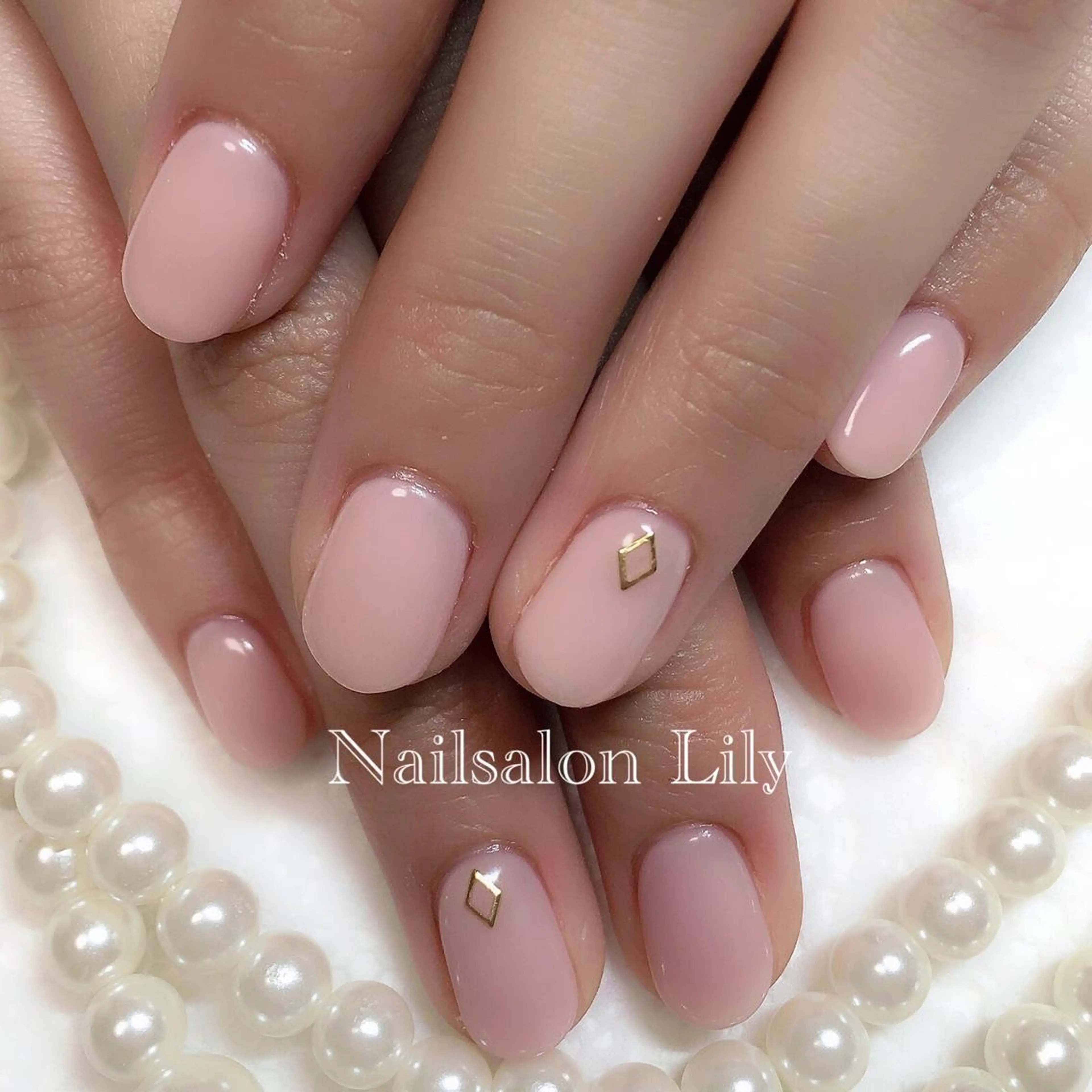 ネイル ワンカラーネイル ストーンネイル Lily*nail 🌻Mii🌻のネイルデザイン