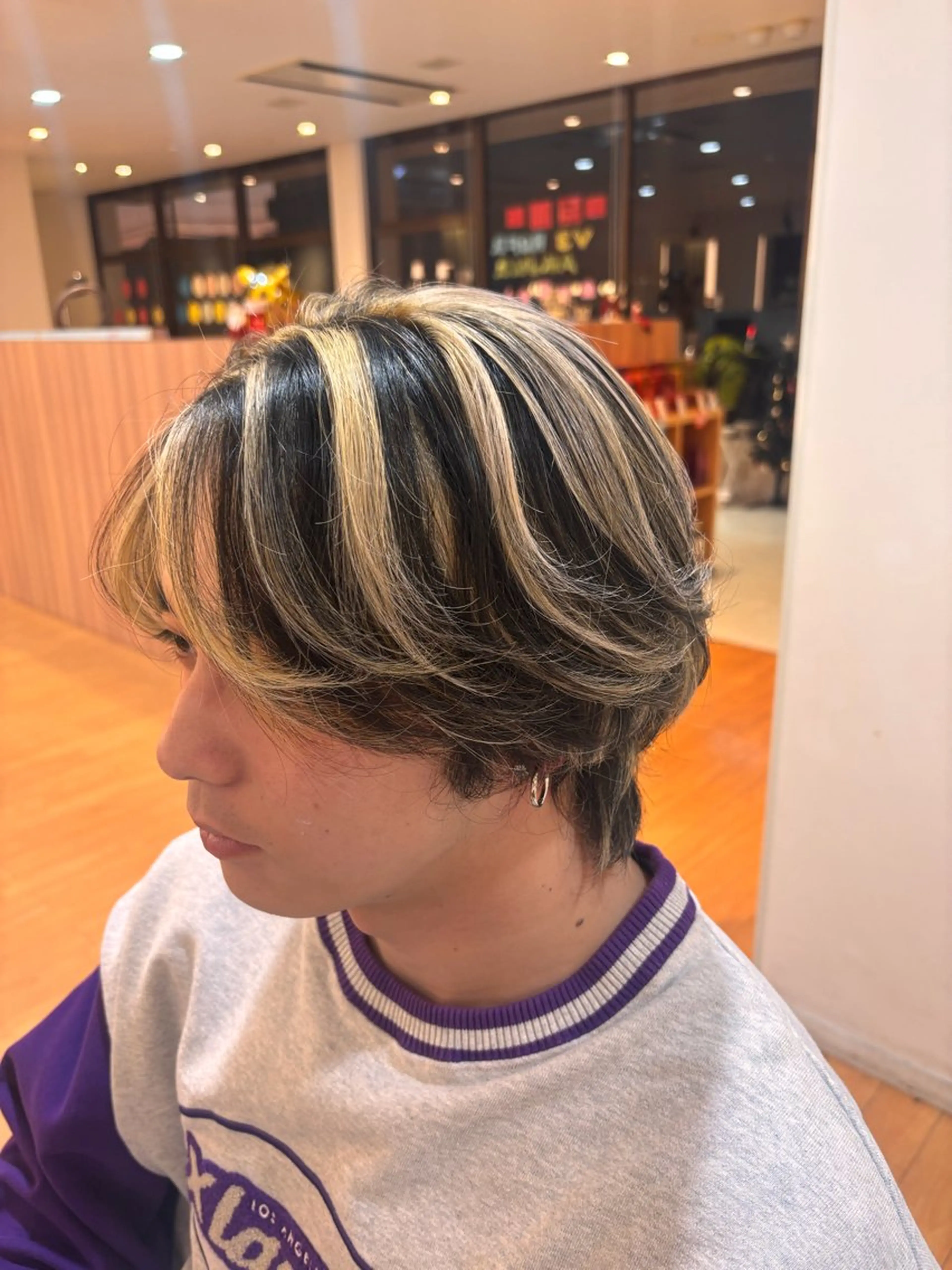 メンズ メンズブリーチ メンズハイライト 岡 愛梨のヘアスタイル