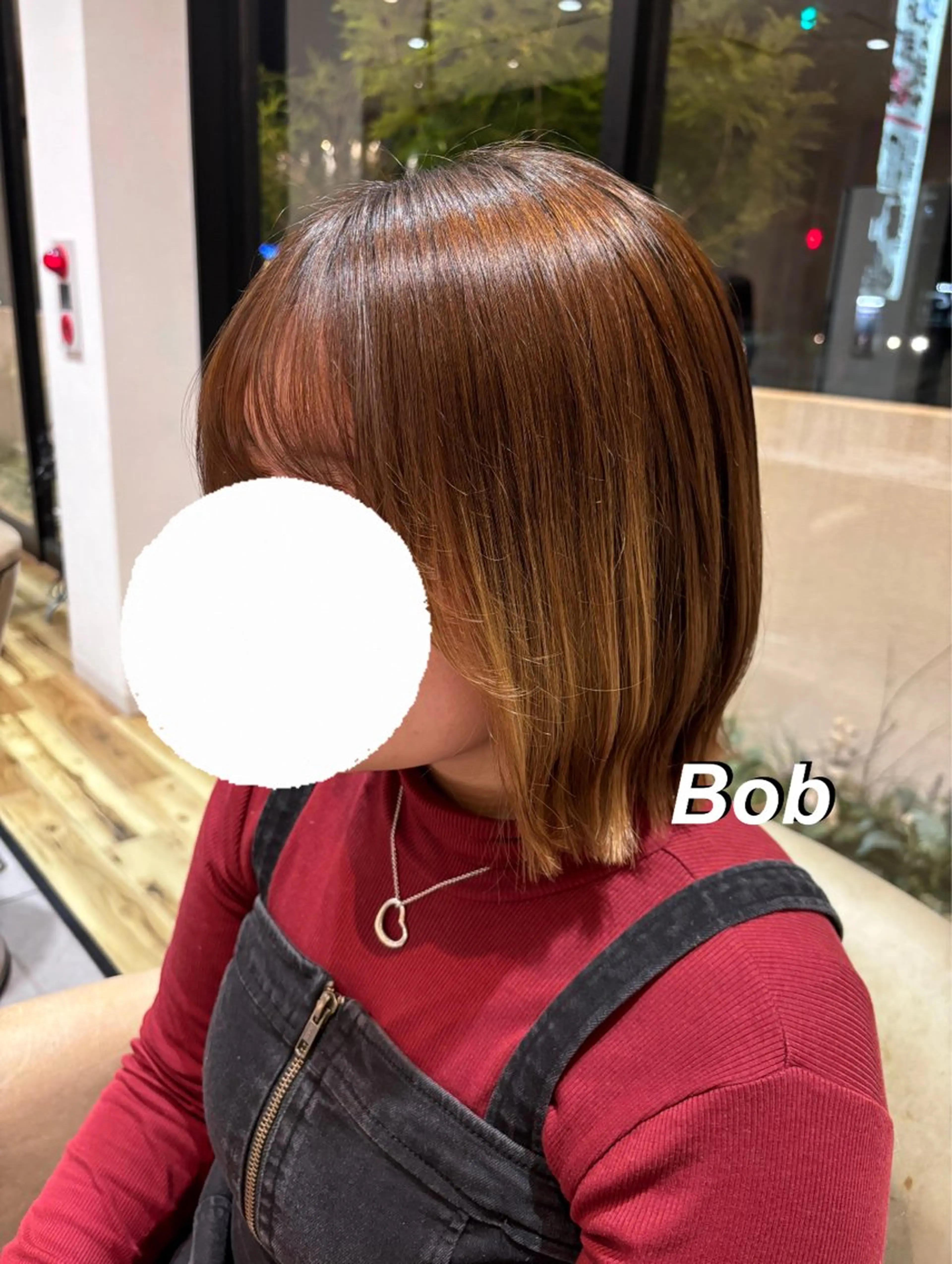 ミディアム ボブ 外ハネヘア カット 岡本 梨沙のヘアスタイル