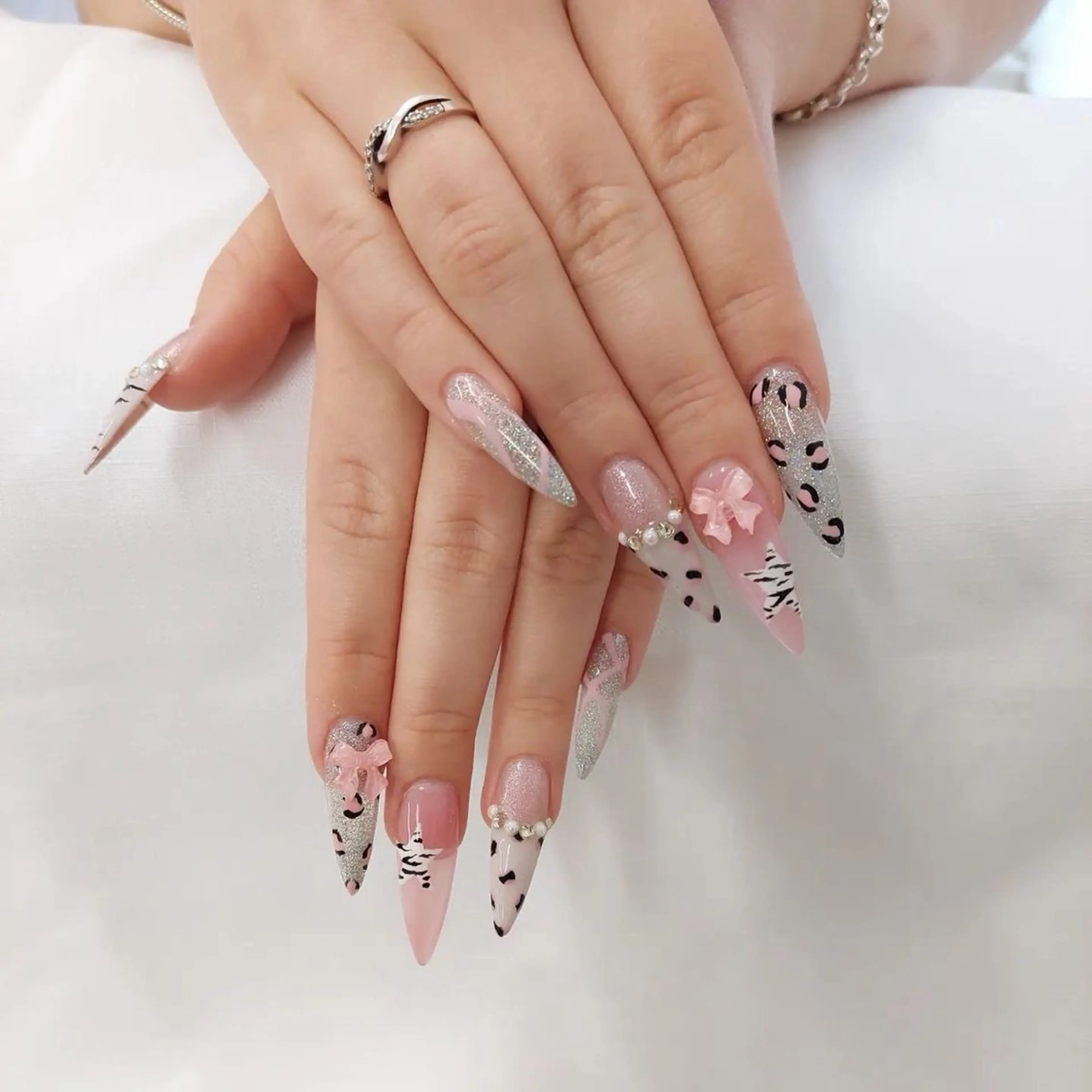 ネイル フレンチネイル キラキラネイル 韓国ネイル シンプルネイル ワンホンネイル ハンドネイル MEI Nailのネイルデザイン
