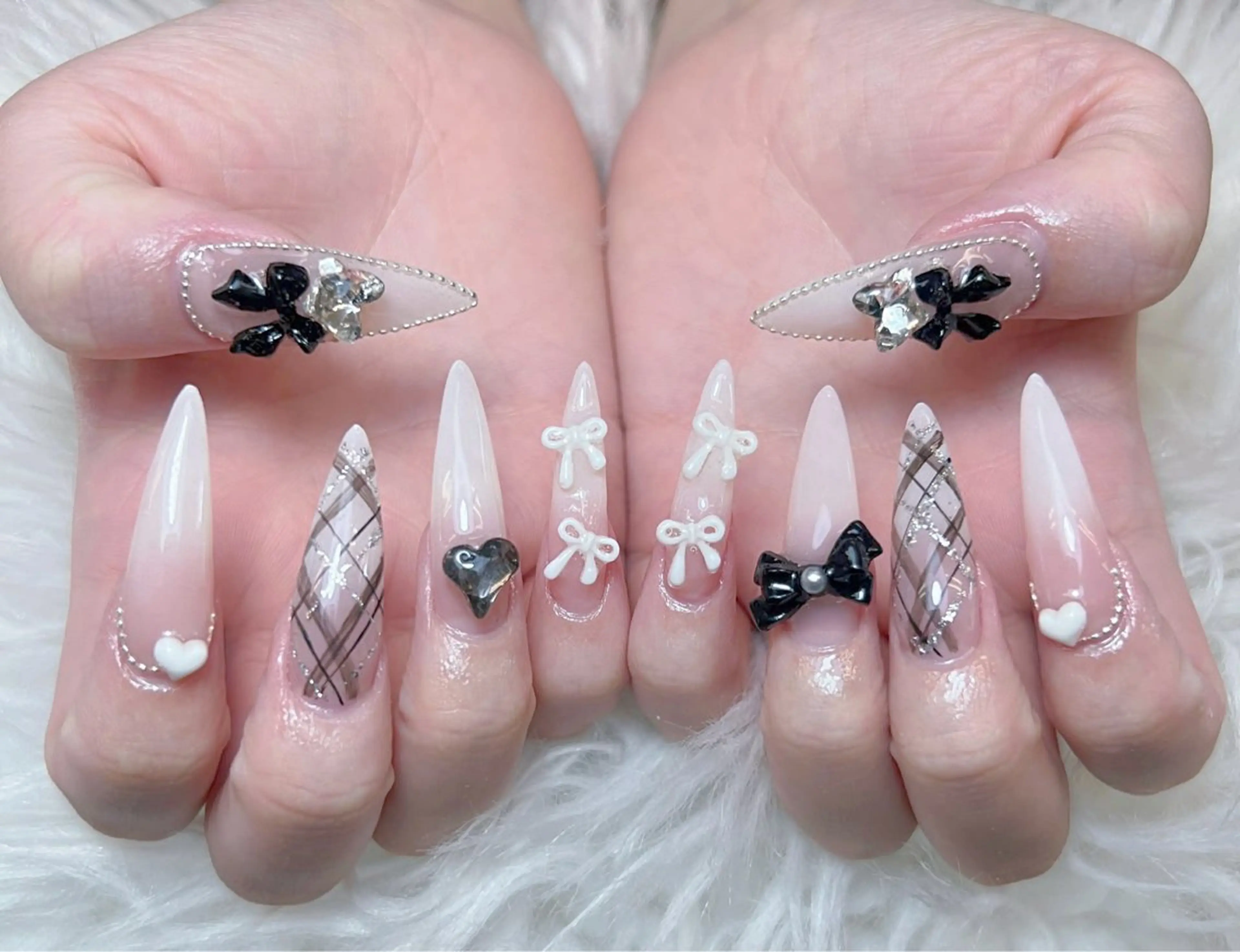 ネイル アートネイル オーロラネイル チークネイル 長さ出し フットネイル Miya _nailのネイルデザイン