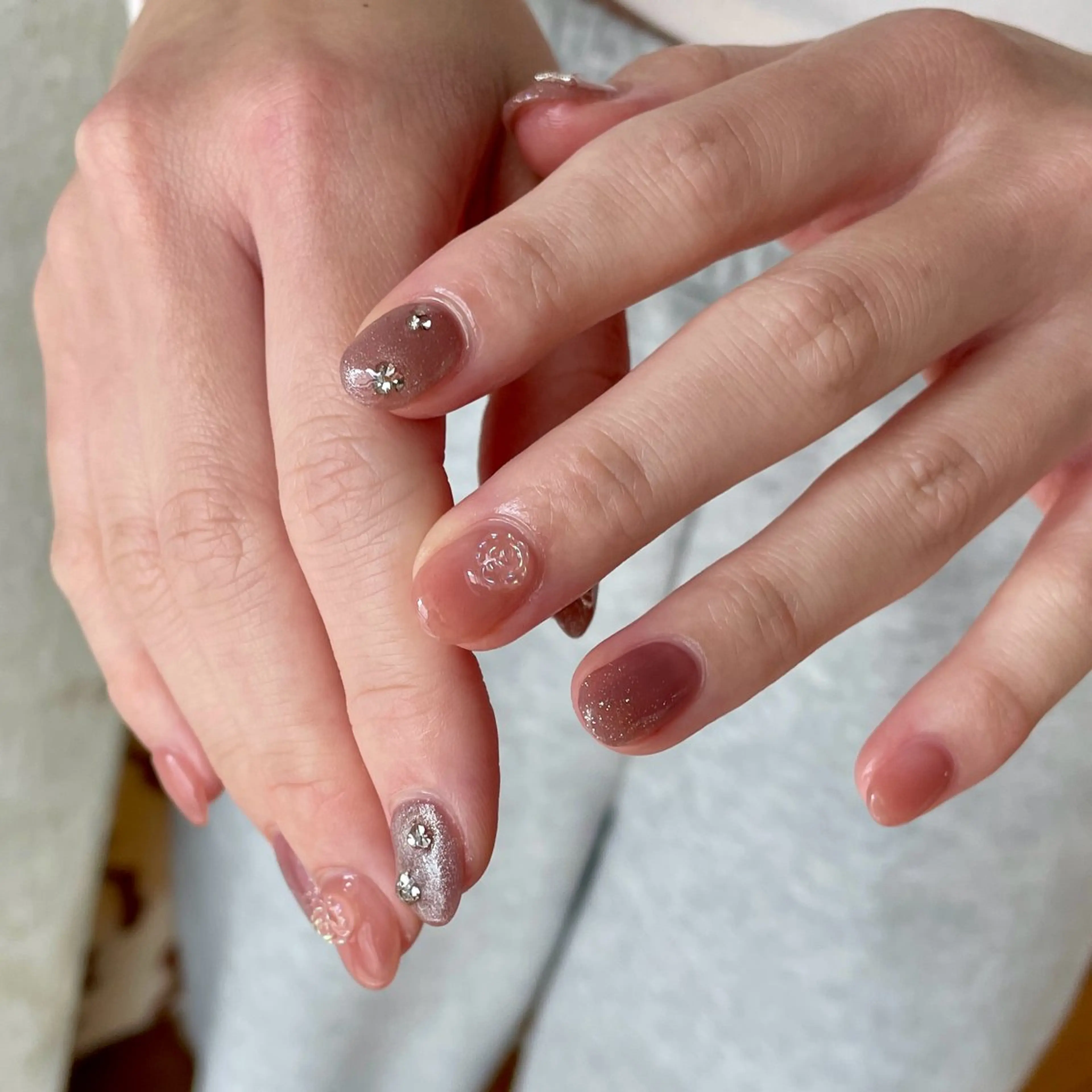 ネイル ガーリー キラキラネイル オフィスネイル ハンドネイル LUNI 久屋大通 ˚✧₊⁎/ yuriのネイルデザイン