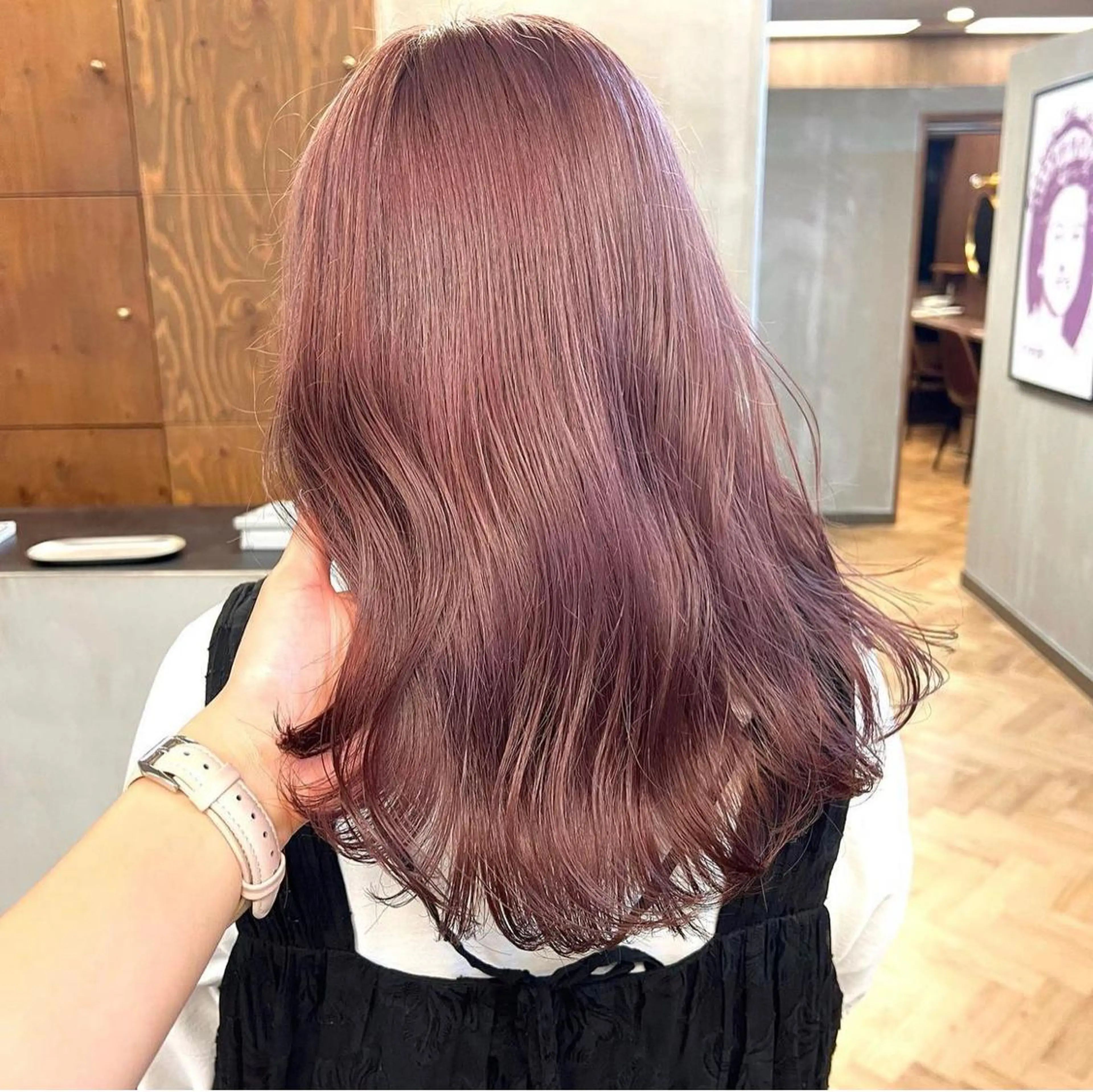 セミロング カラー パーマ ヘアアレンジ メンズ キッズ ネイル マツエク・マツパ アイブロウ カット ヘアカラー 前川 朋香のヘアスタイル