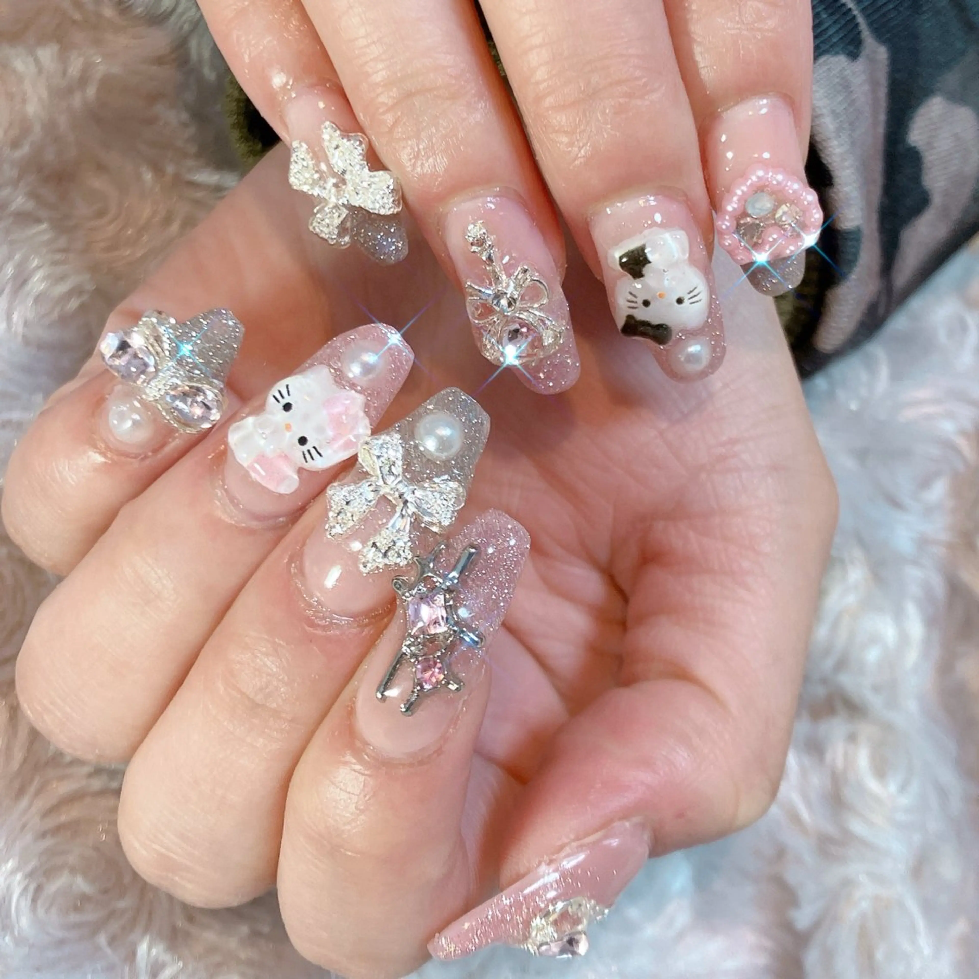 ネイル ガーリー キラキラネイル 韓国ネイル ロングネイル 持ち込み ハンドネイル 自宅ネイルサロン クロバーネイルのネイルデザイン