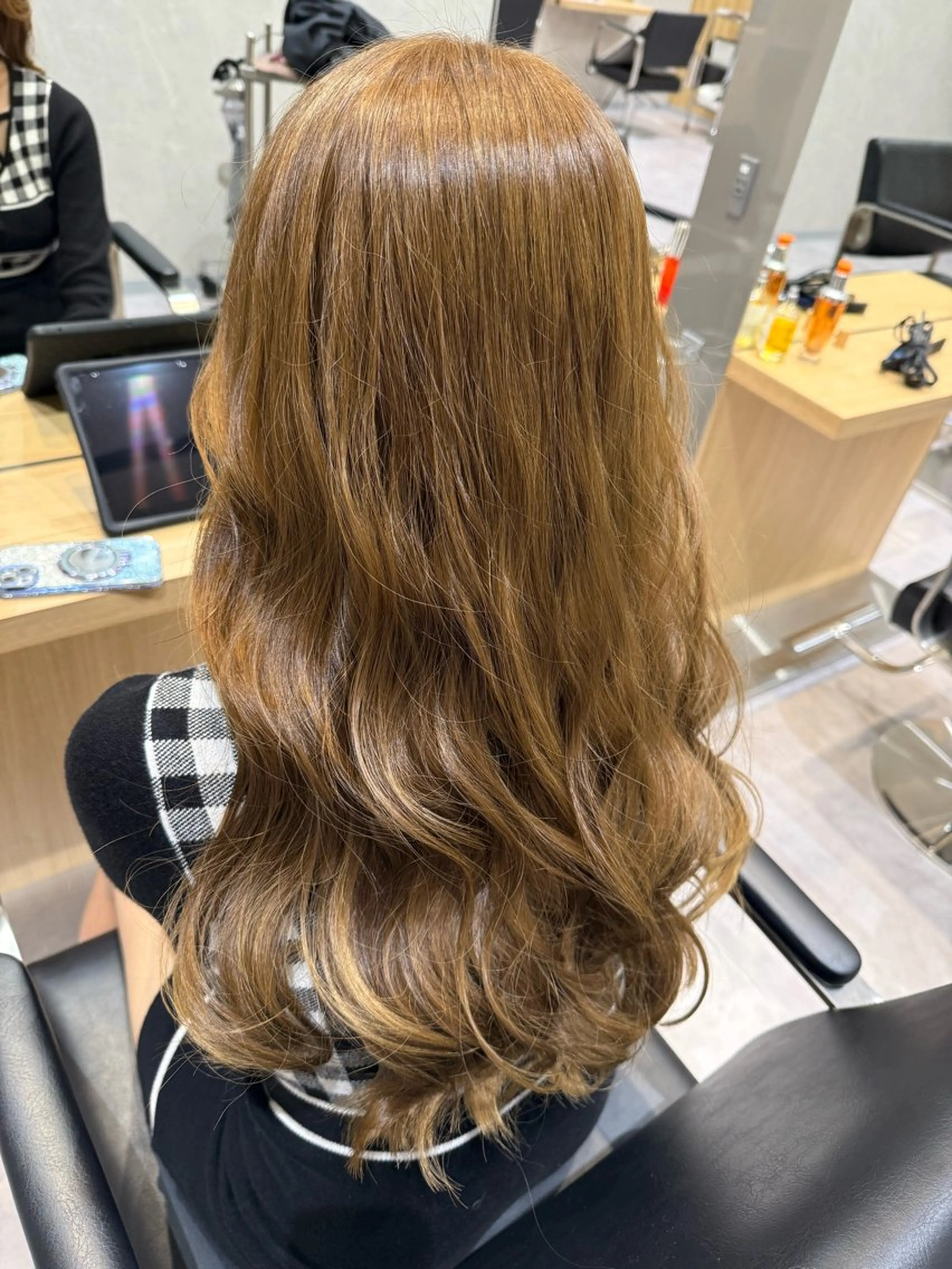 ロング カラー ベージュカラー ブリーチ 透明感カラー ダブルカラー ミルクティーベージュ カット ヘアカラー 長谷川 紗羅のヘアスタイル