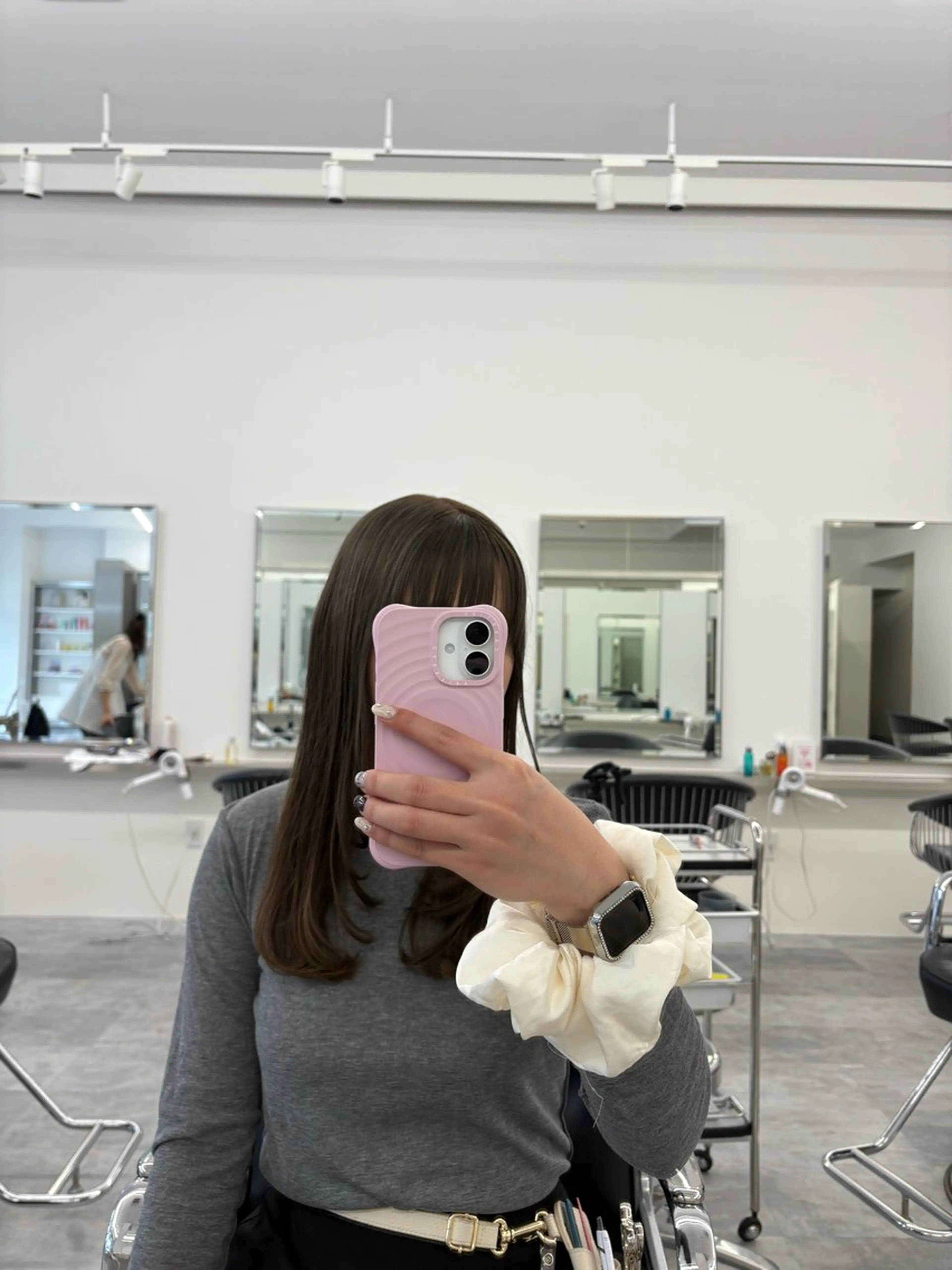 ロング カラー グレージュ ParveMix 楠本結菜のヘアスタイル