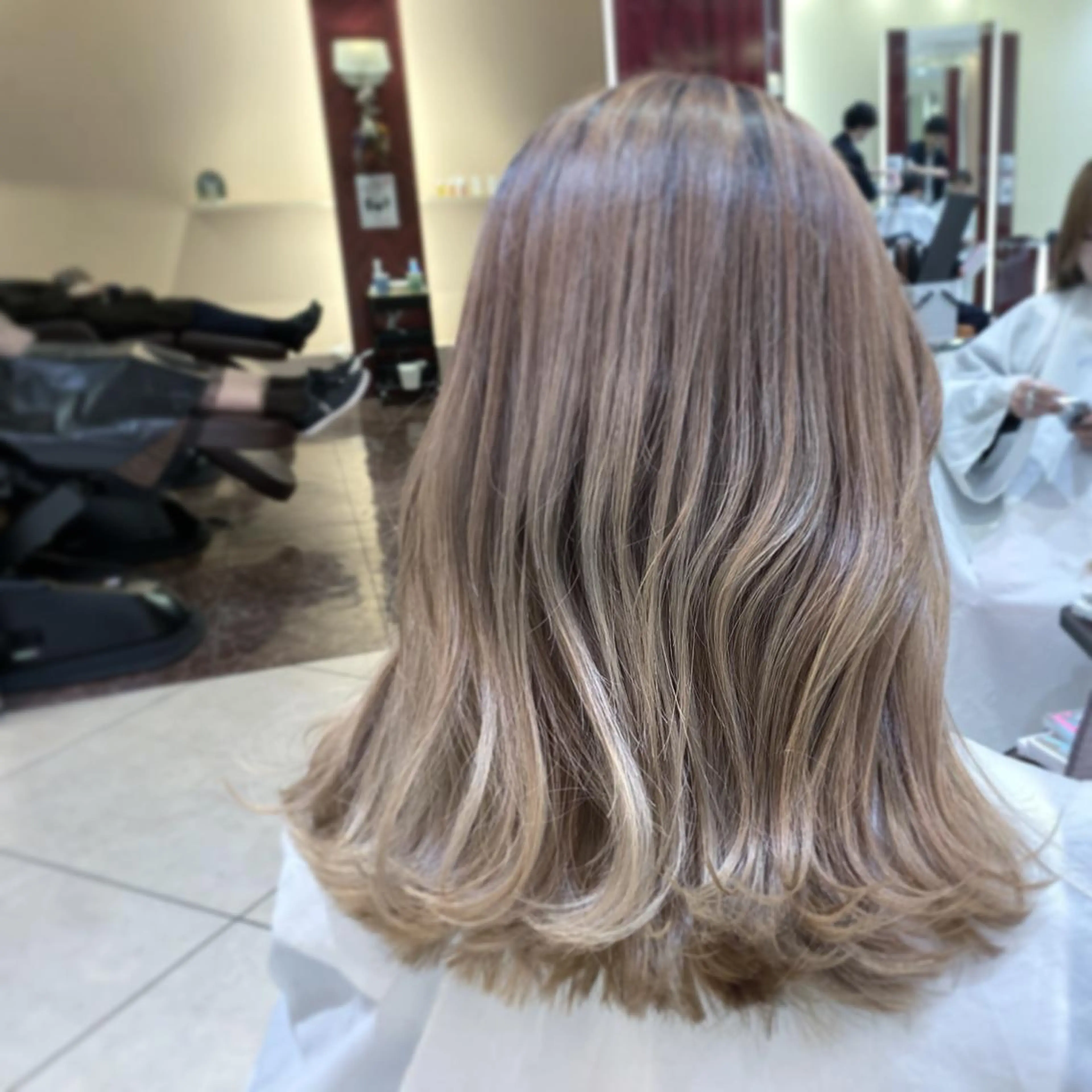 セミロング ili 梅田のヘアスタイル