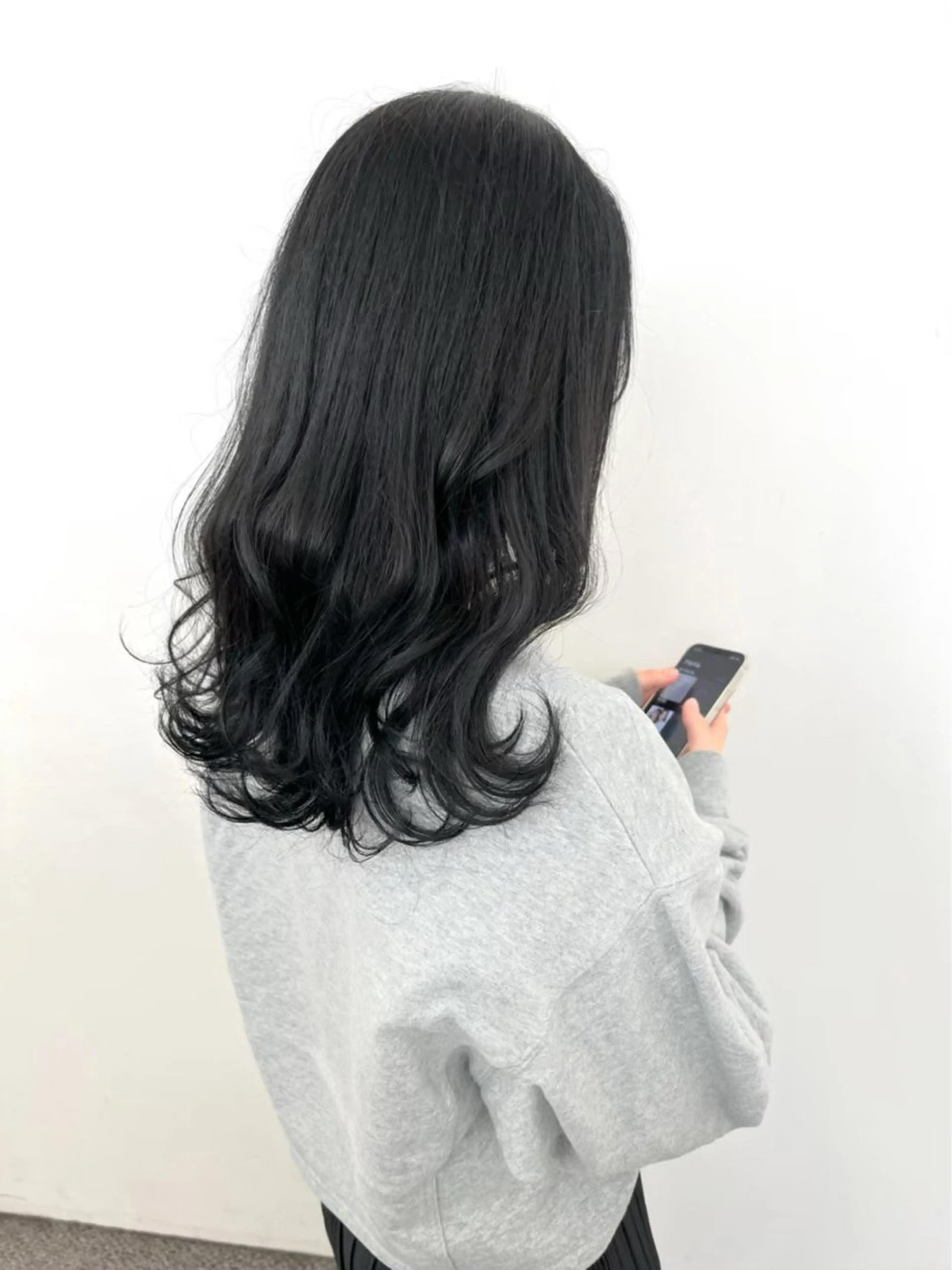 セミロング カラー 黒髪 ブルーカラー ブルーブラック ヘアカラー Parve  Mix 🫧梶川虹のヘアスタイル